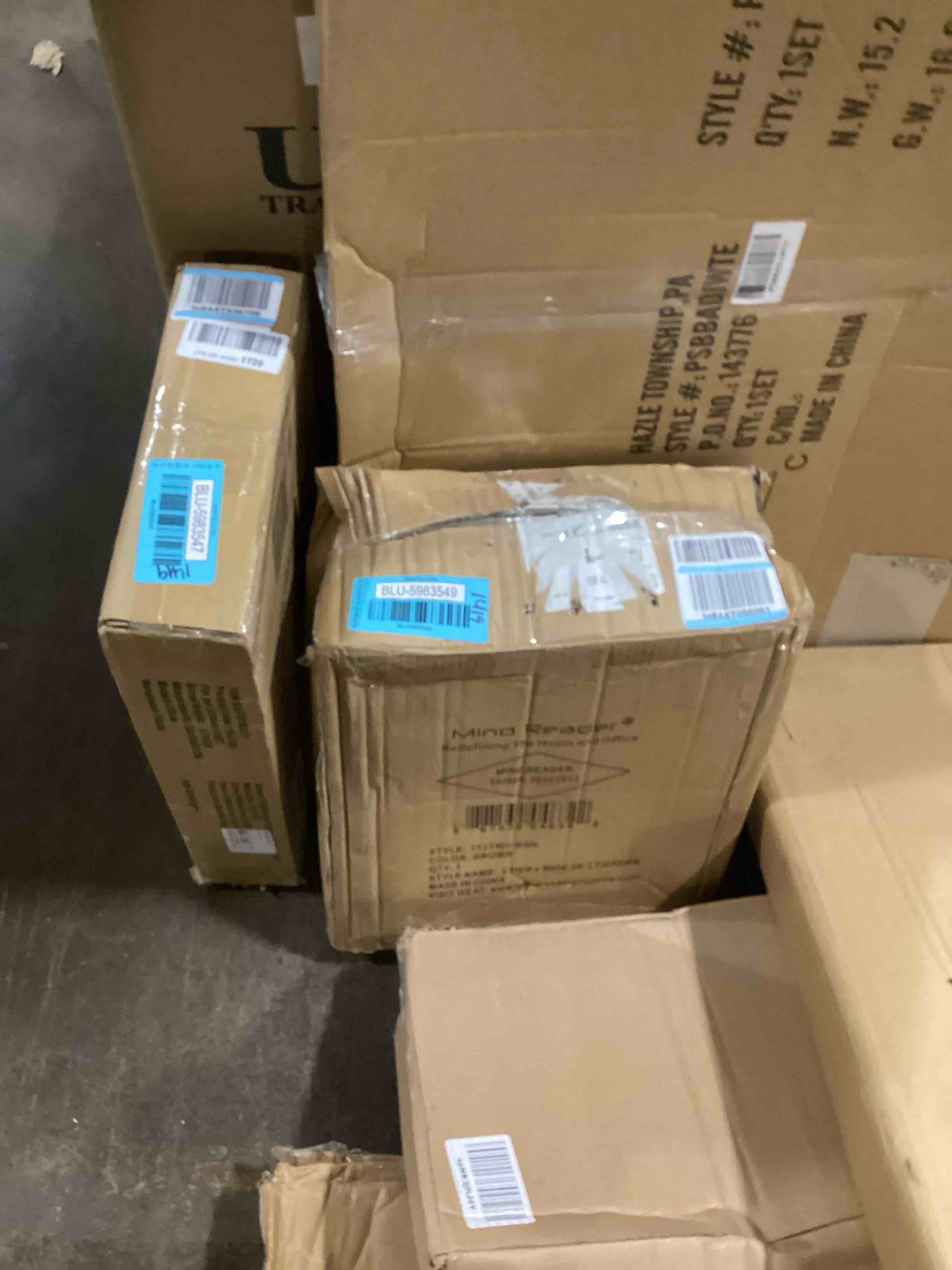 https://s3.amazonaws.com/lotting-images-prod/bidfta/BLU5983549_1708372653606.jpeg