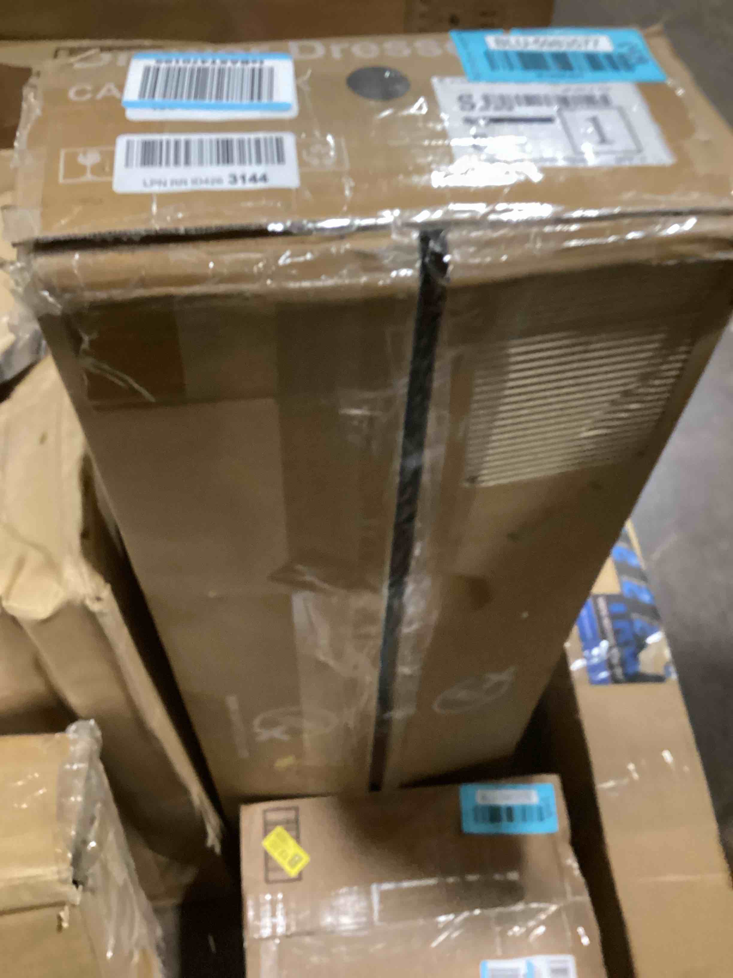 https://s3.amazonaws.com/lotting-images-prod/bidfta/BLU5983577_1708372982656.jpeg