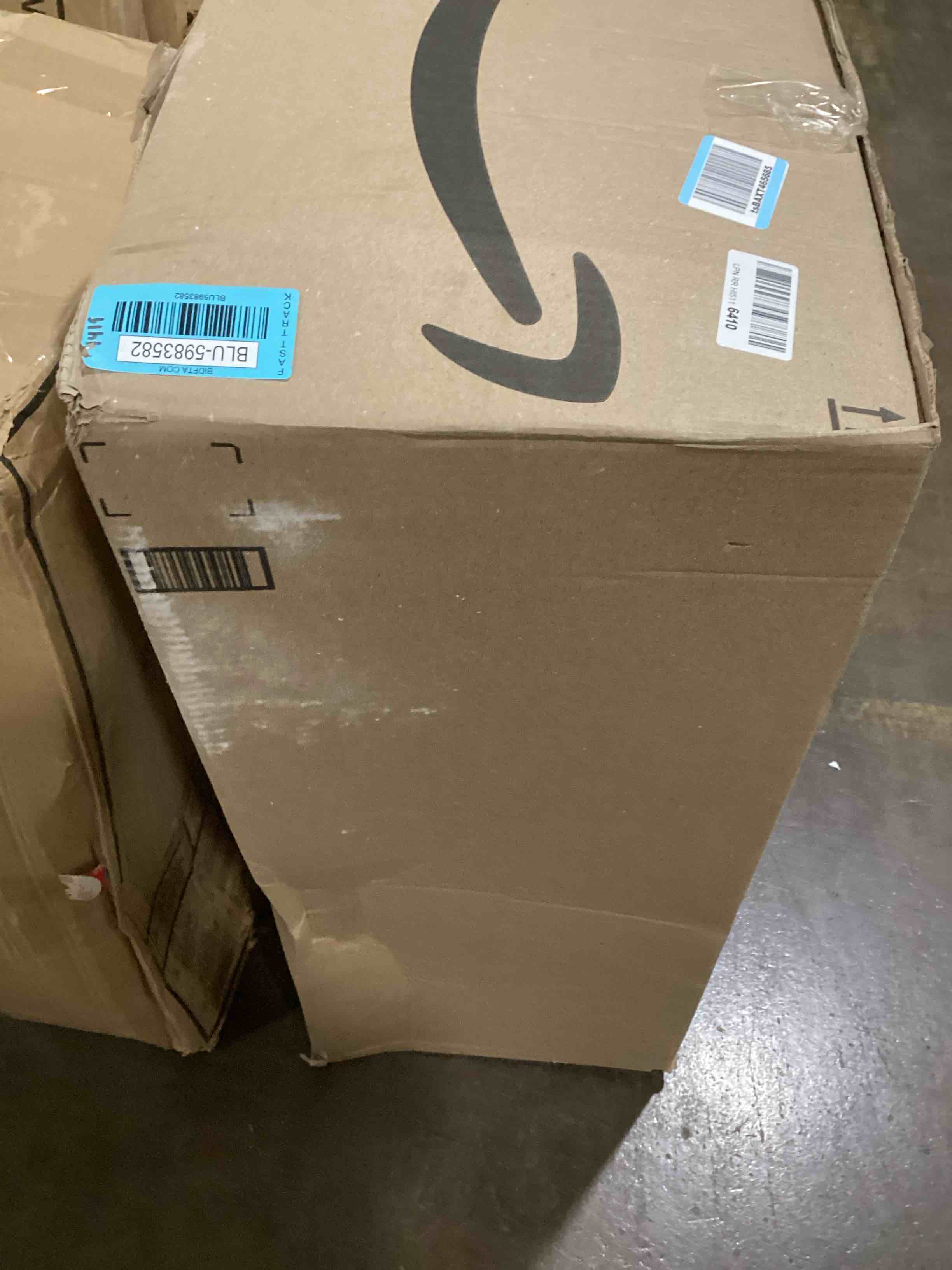 https://s3.amazonaws.com/lotting-images-prod/bidfta/BLU5983582_1708374801750.jpeg