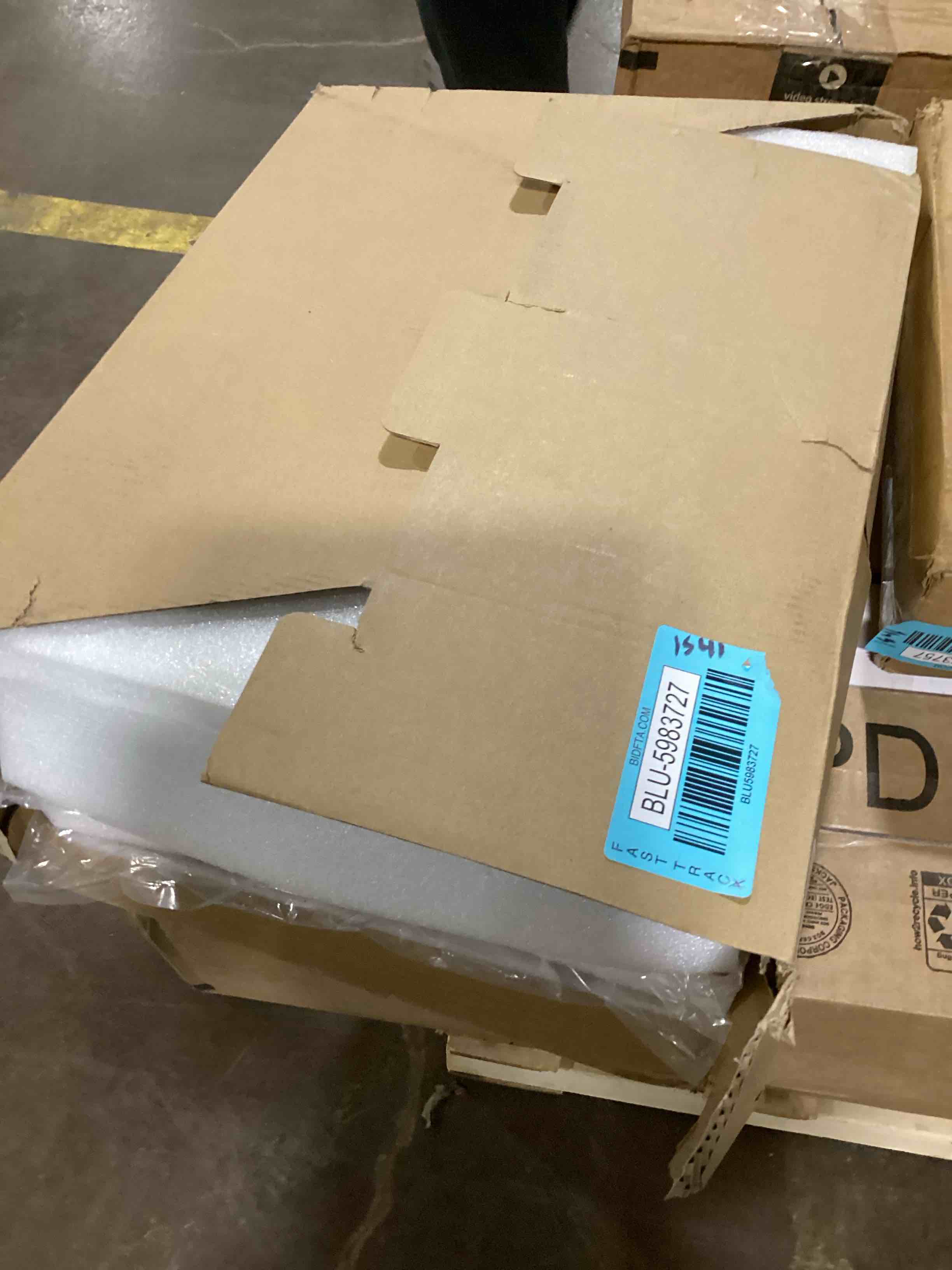https://s3.amazonaws.com/lotting-images-prod/bidfta/BLU5983727_1708720075054.jpeg