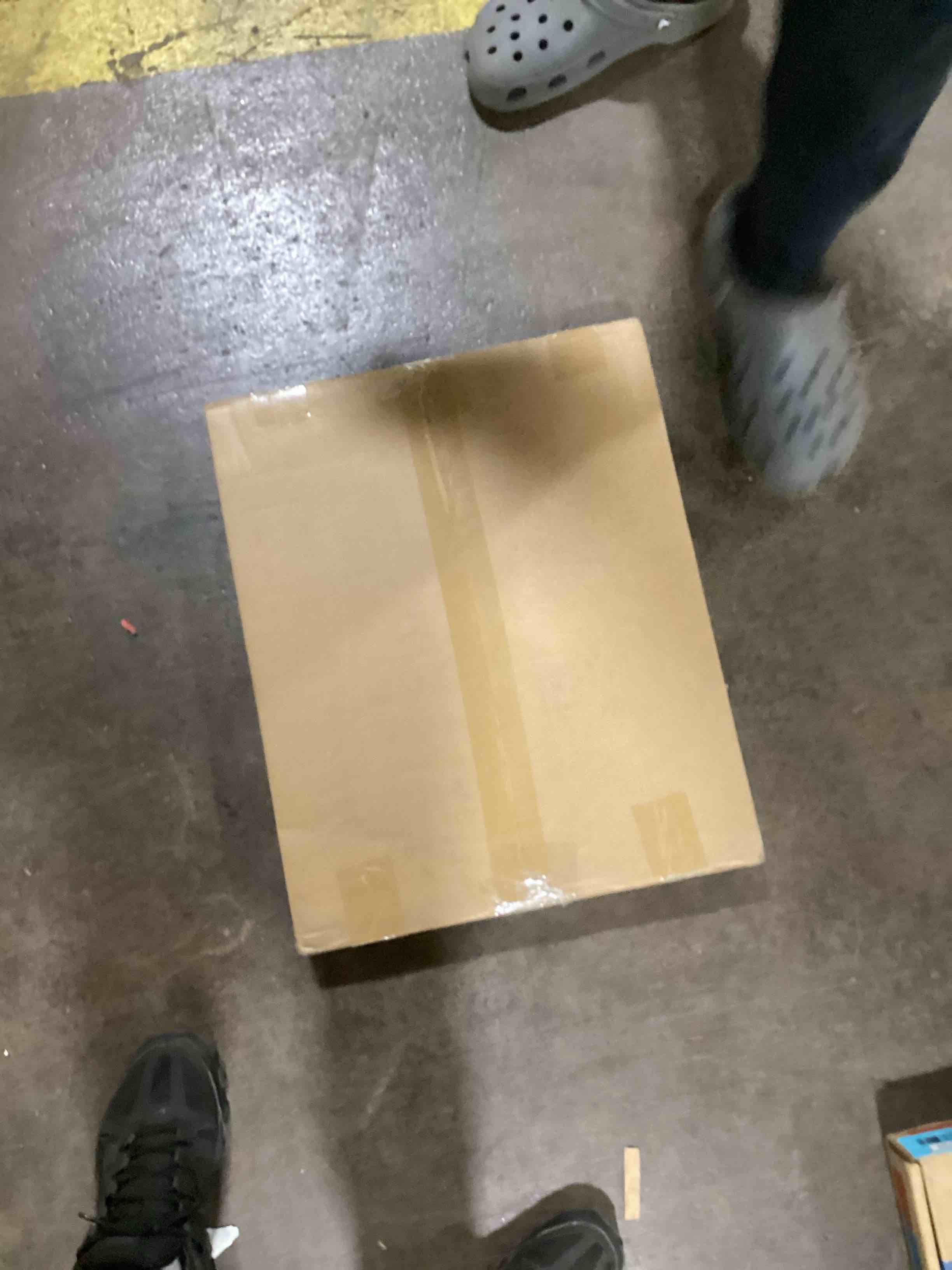 https://s3.amazonaws.com/lotting-images-prod/bidfta/BLU5983795_1708720776523.jpeg