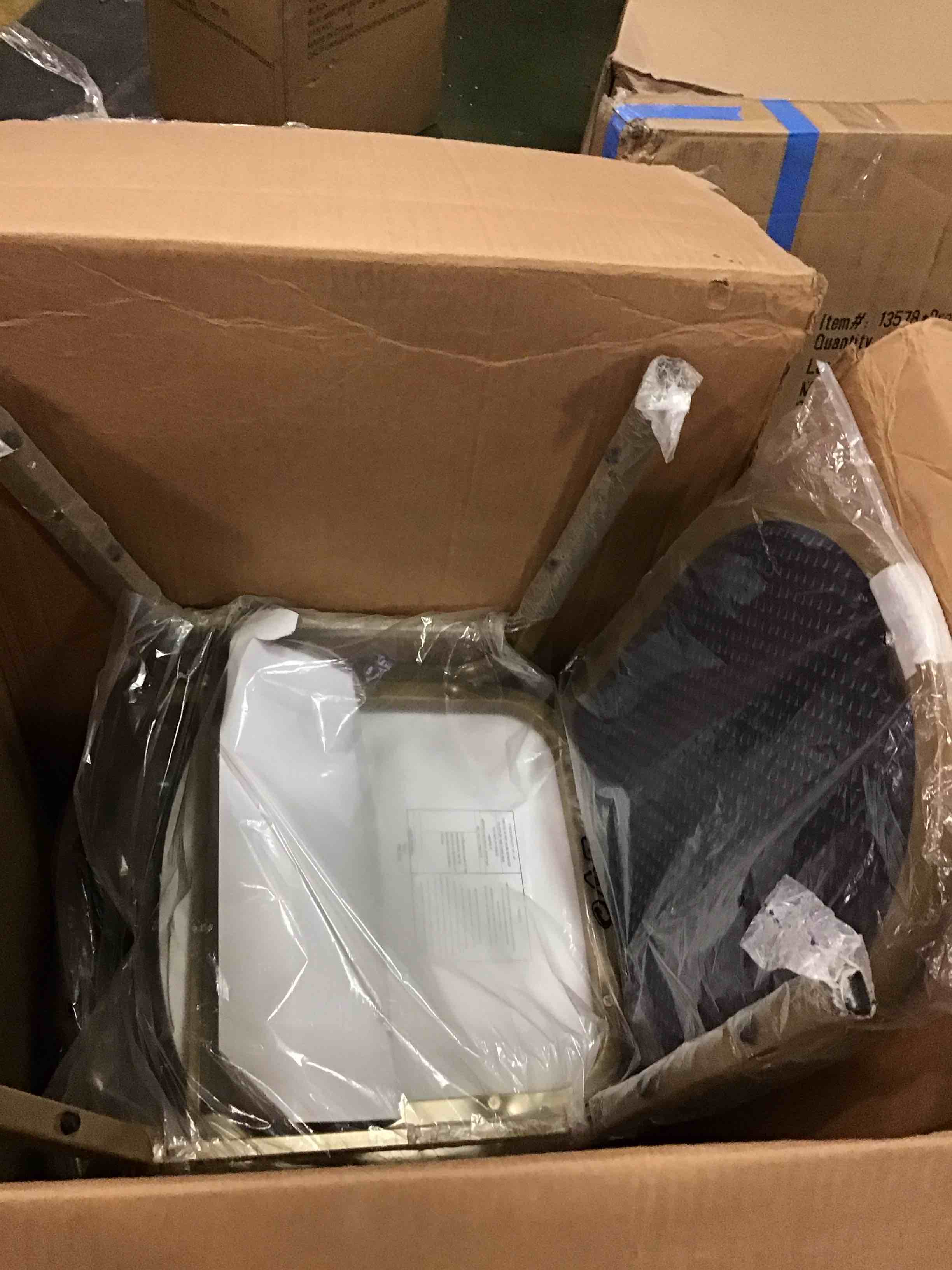 https://s3.amazonaws.com/lotting-images-prod/bidfta/BLU5984719_1709069077520.jpeg