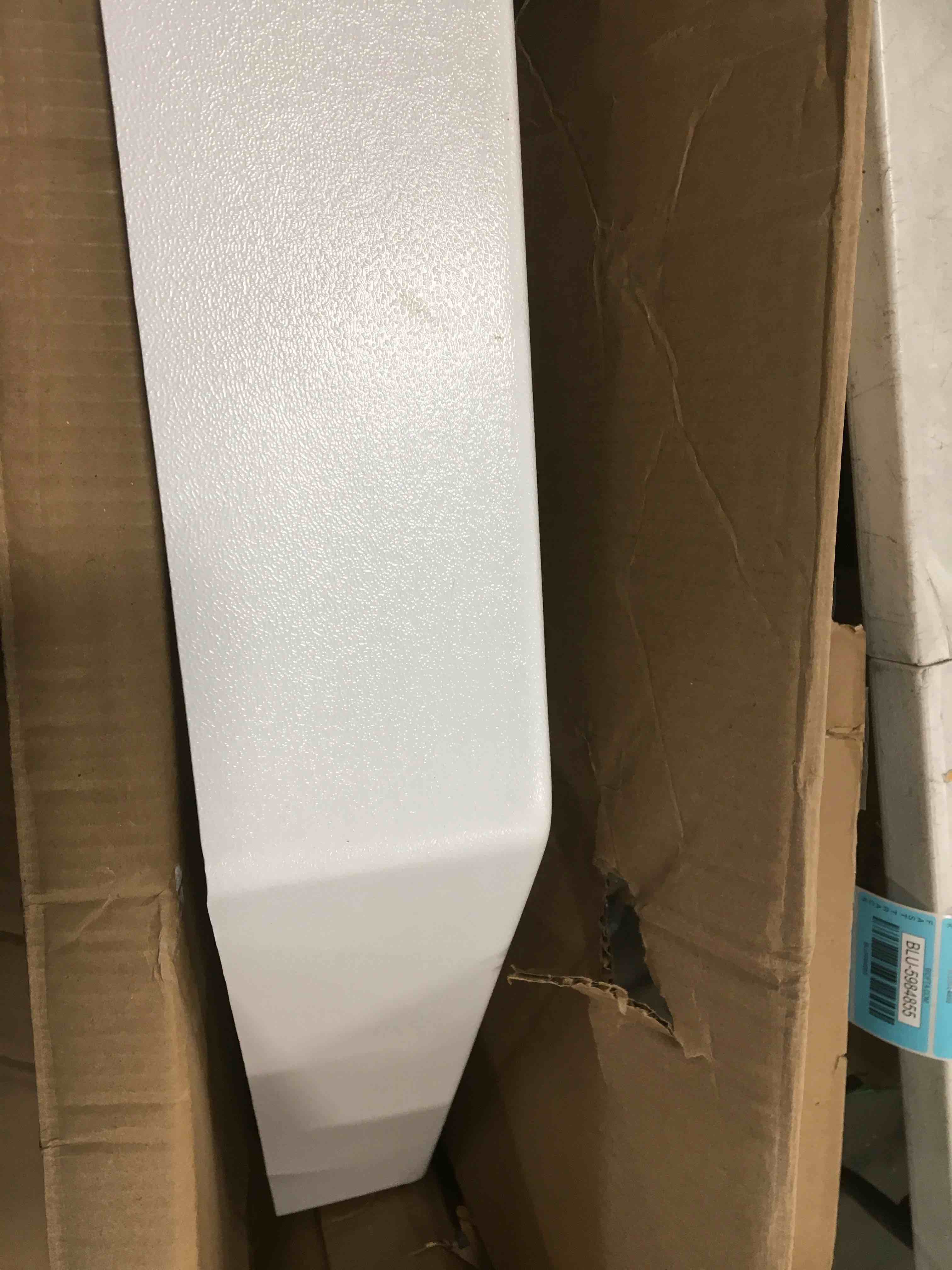 https://s3.amazonaws.com/lotting-images-prod/bidfta/BLU5984853_1709398163494.jpeg