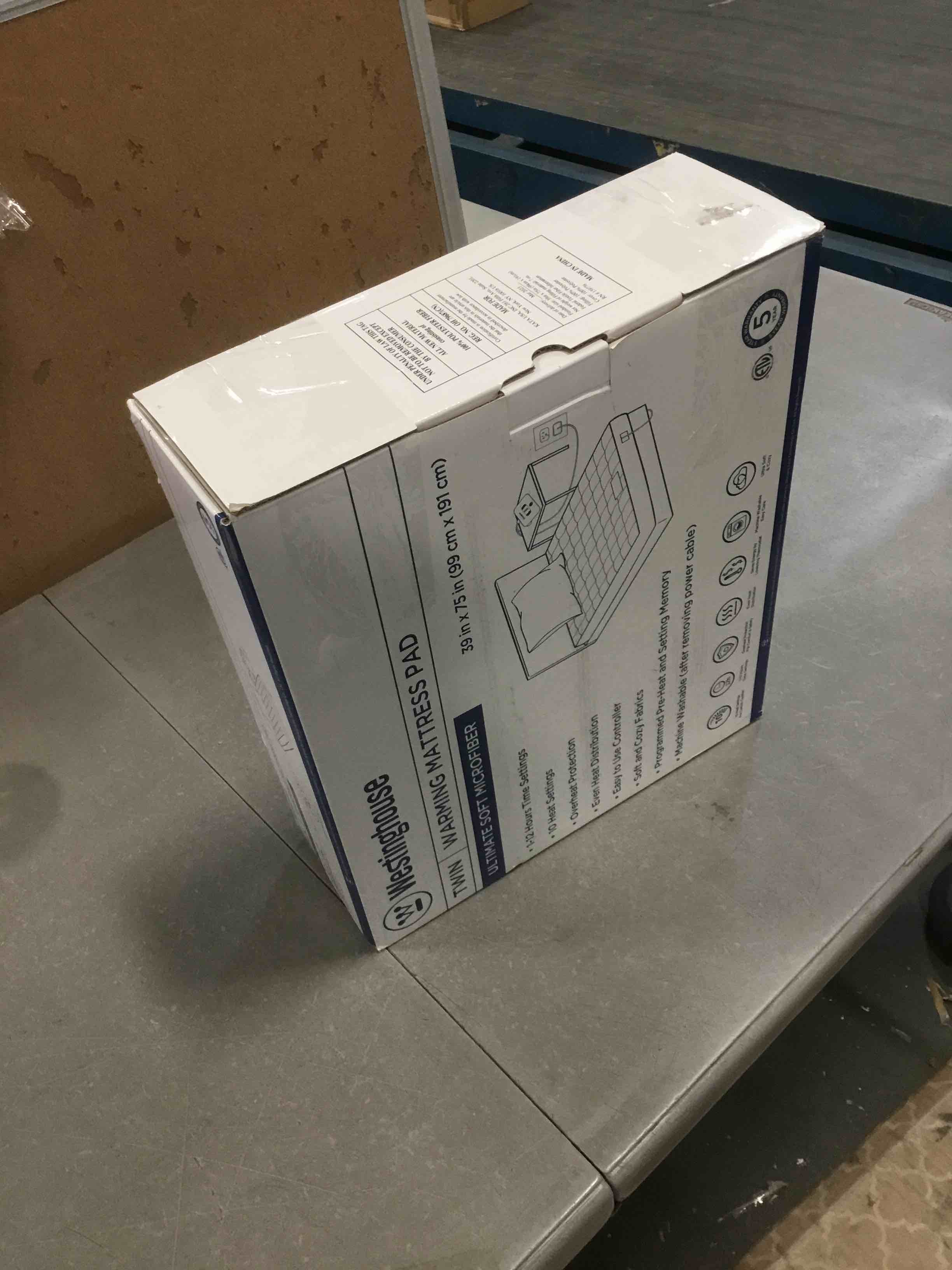 https://s3.amazonaws.com/lotting-images-prod/bidfta/BLU5985557_1708715571851.jpeg