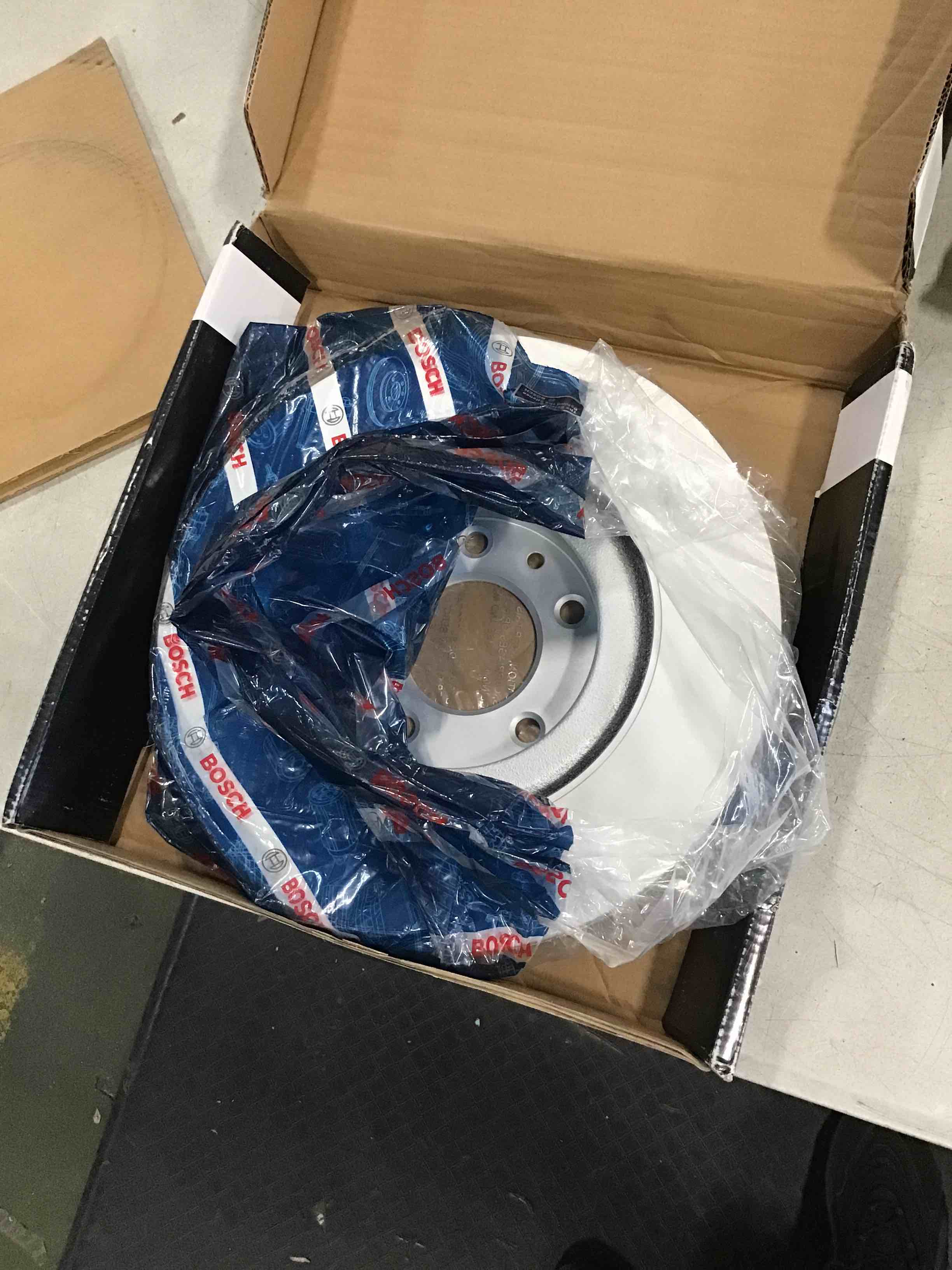 https://s3.amazonaws.com/lotting-images-prod/bidfta/BLU5985966_1709053712477.jpeg