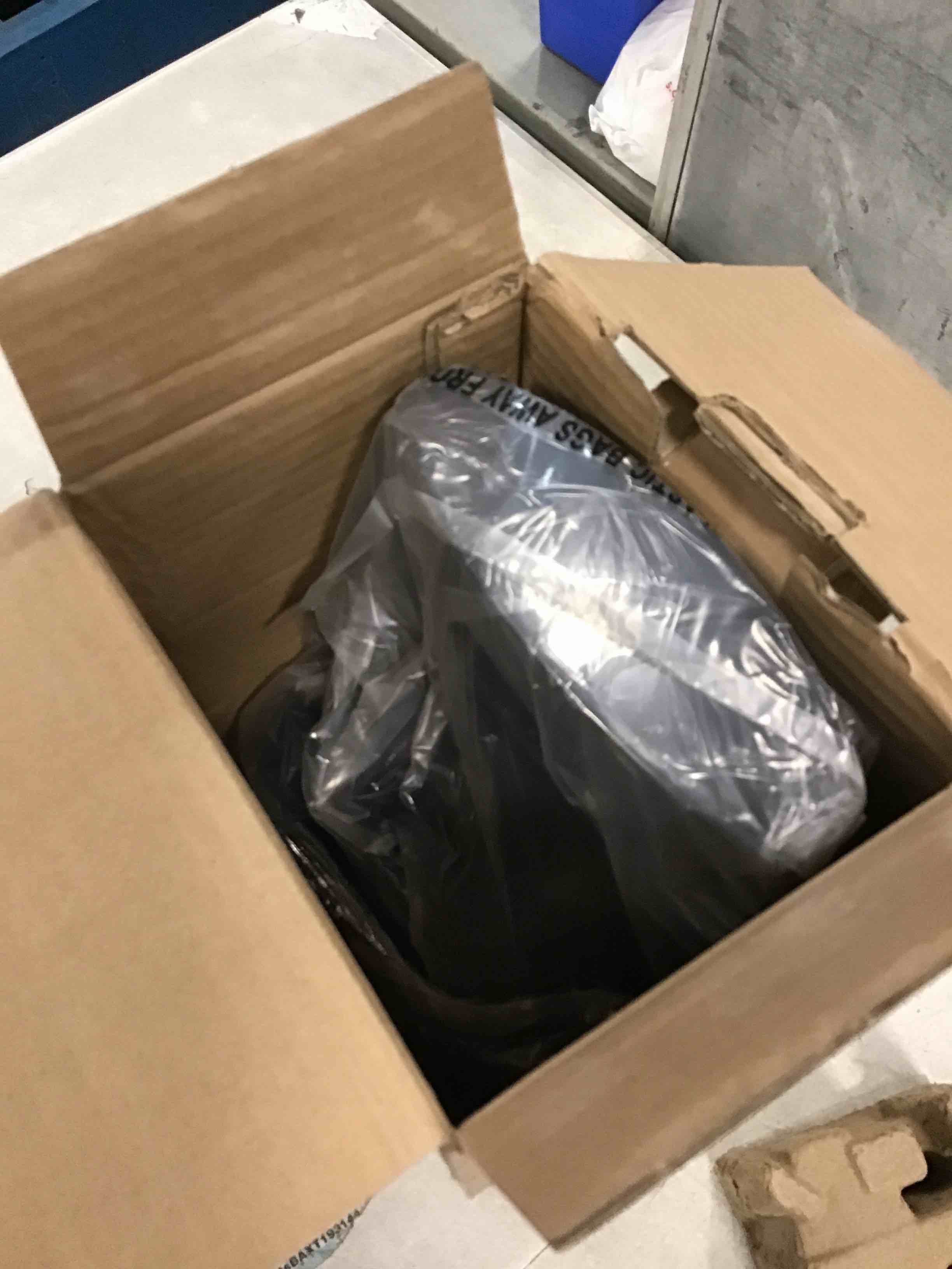 https://s3.amazonaws.com/lotting-images-prod/bidfta/BLU5986000_1709059934191.jpeg