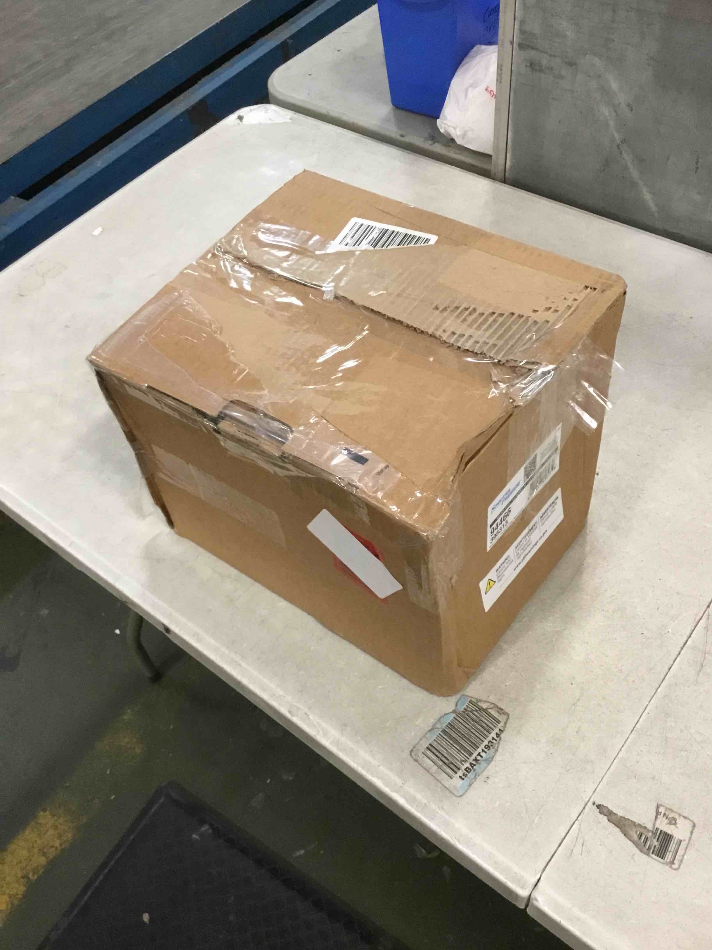https://s3.amazonaws.com/lotting-images-prod/bidfta/BLU5986025_1709062247752.jpeg