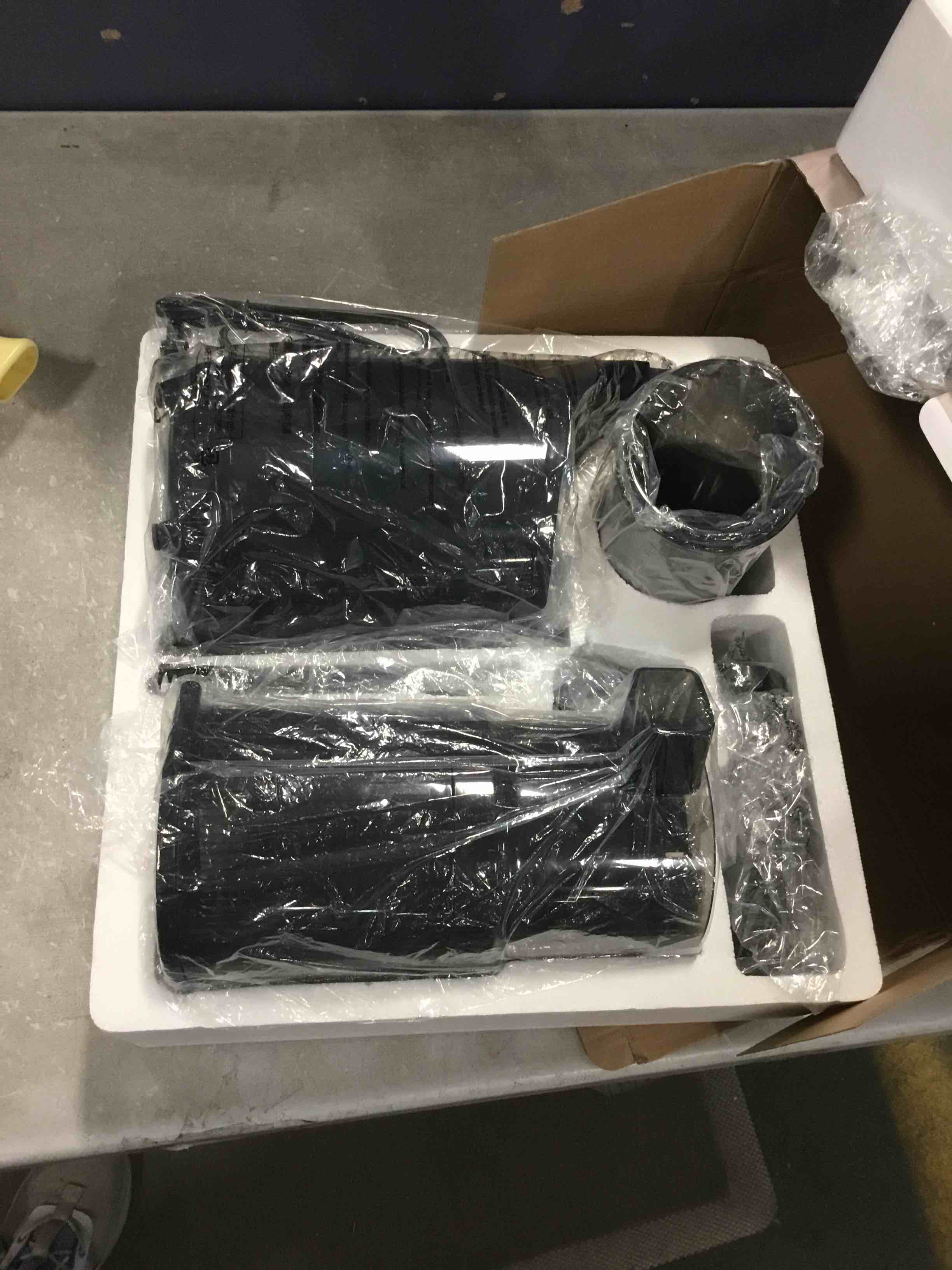https://s3.amazonaws.com/lotting-images-prod/bidfta/BLU5986235_1709153174986.jpeg