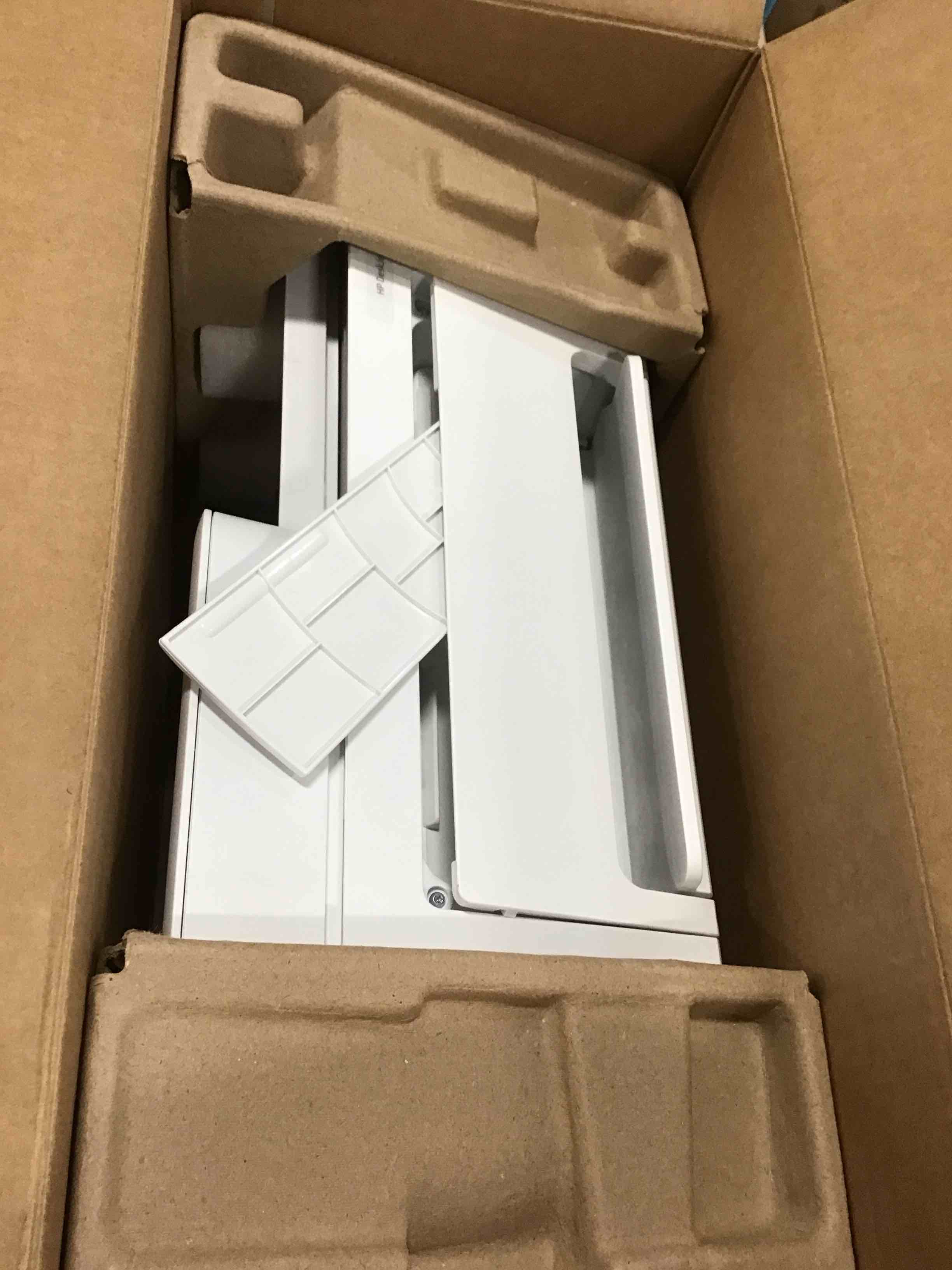 https://s3.amazonaws.com/lotting-images-prod/bidfta/BLU5986267_1710759327939.jpeg