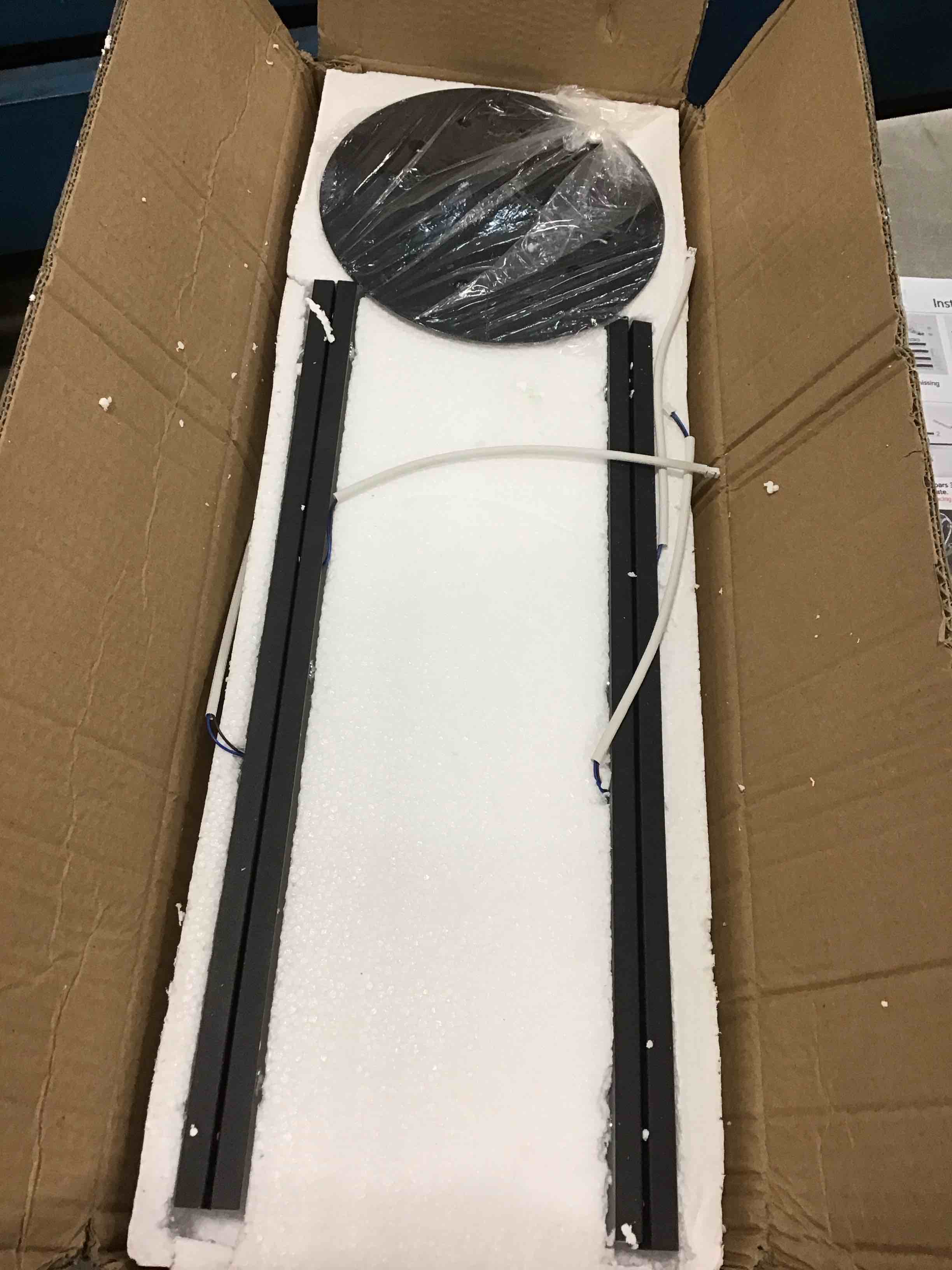 https://s3.amazonaws.com/lotting-images-prod/bidfta/BLU5986291_1710762236336.jpeg
