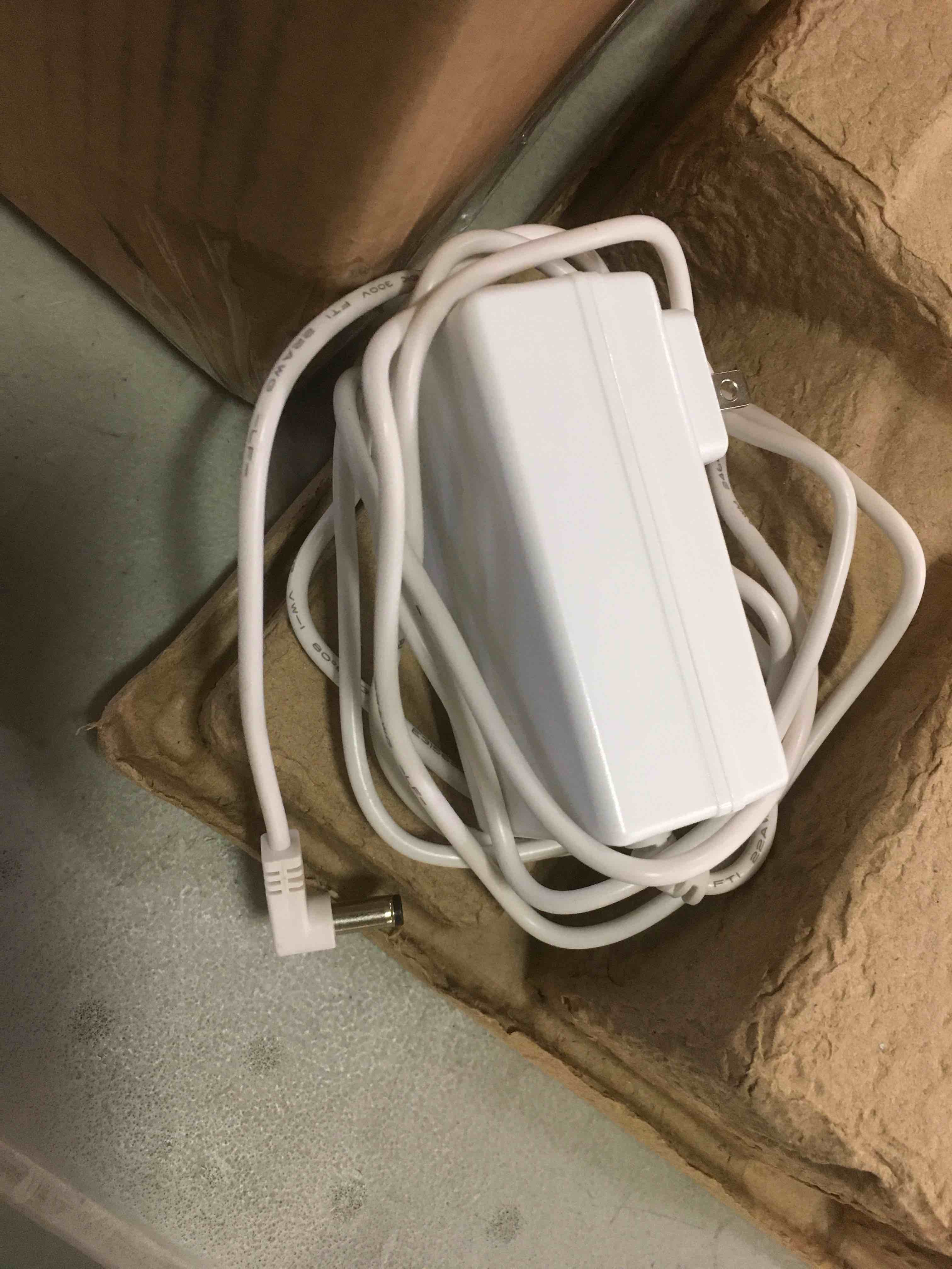 https://s3.amazonaws.com/lotting-images-prod/bidfta/BLU5987113_1708446807292.jpeg
