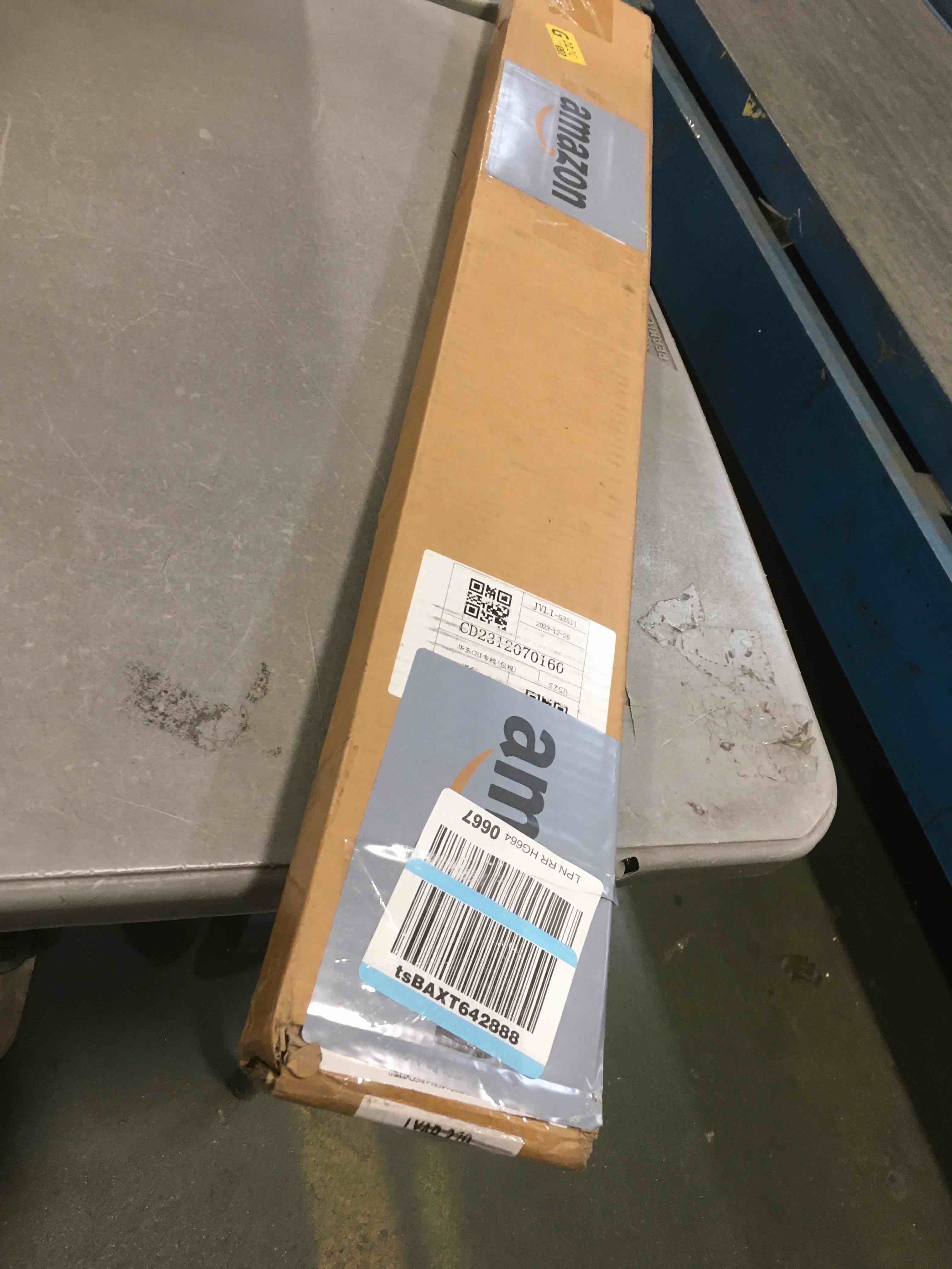 https://s3.amazonaws.com/lotting-images-prod/bidfta/BLU5988253_1708951232515.jpeg