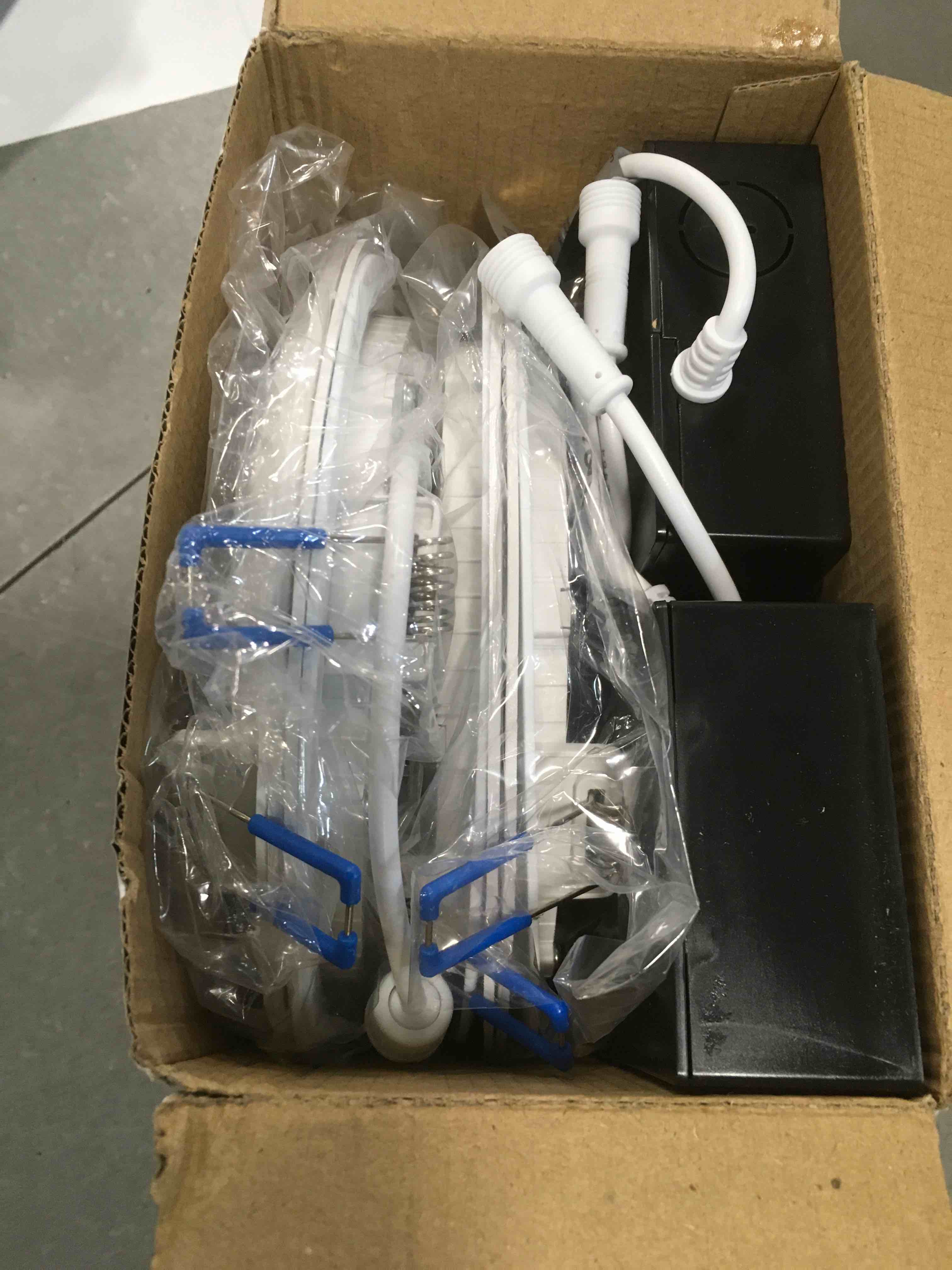 https://s3.amazonaws.com/lotting-images-prod/bidfta/BLU5988332_1708959497871.jpeg