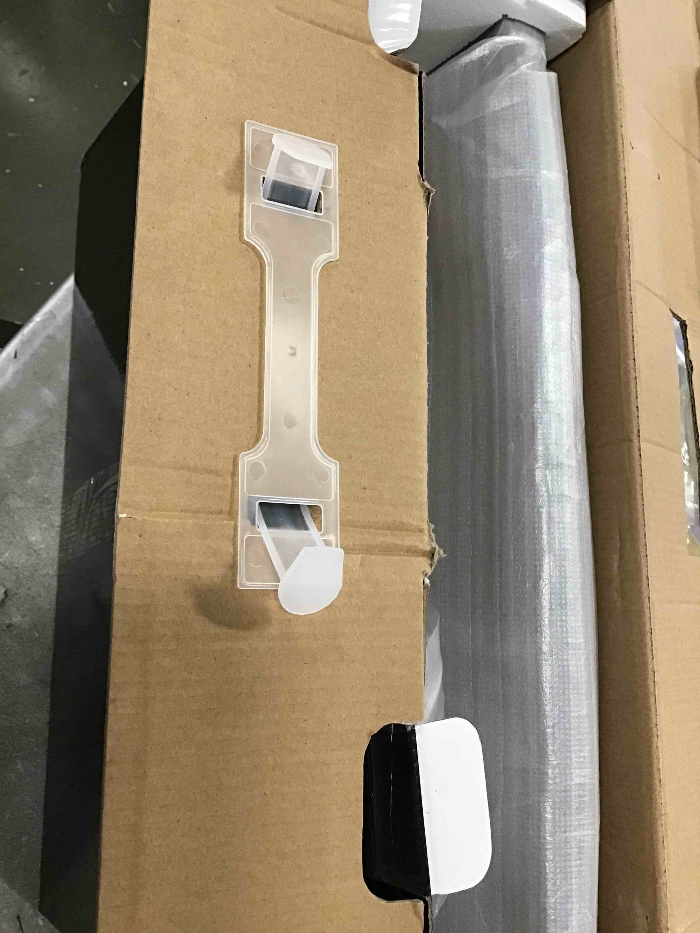 https://s3.amazonaws.com/lotting-images-prod/bidfta/BLU5988942_1709310944878.jpeg