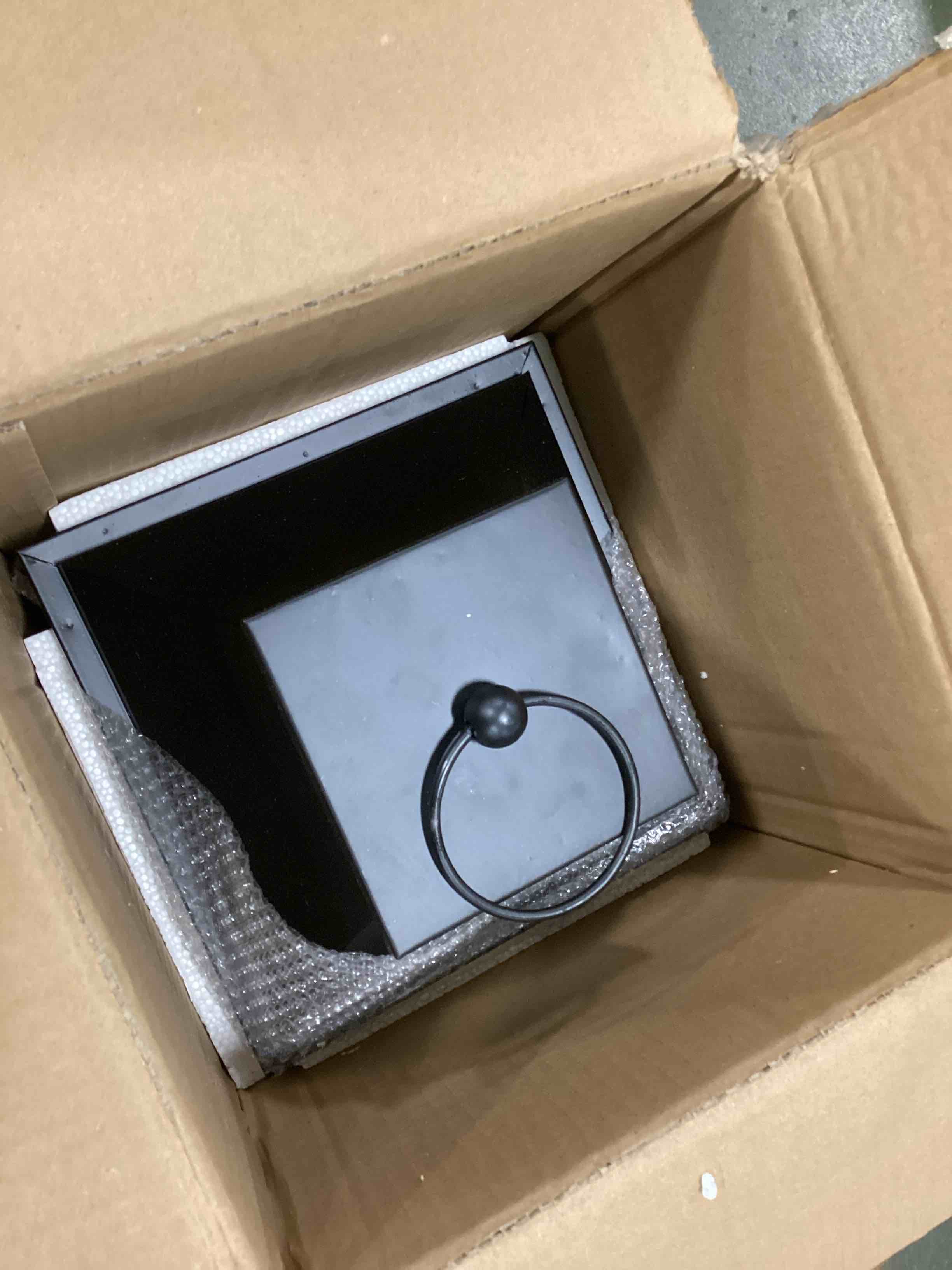 https://s3.amazonaws.com/lotting-images-prod/bidfta/BLU5989332_1709656393358.jpeg