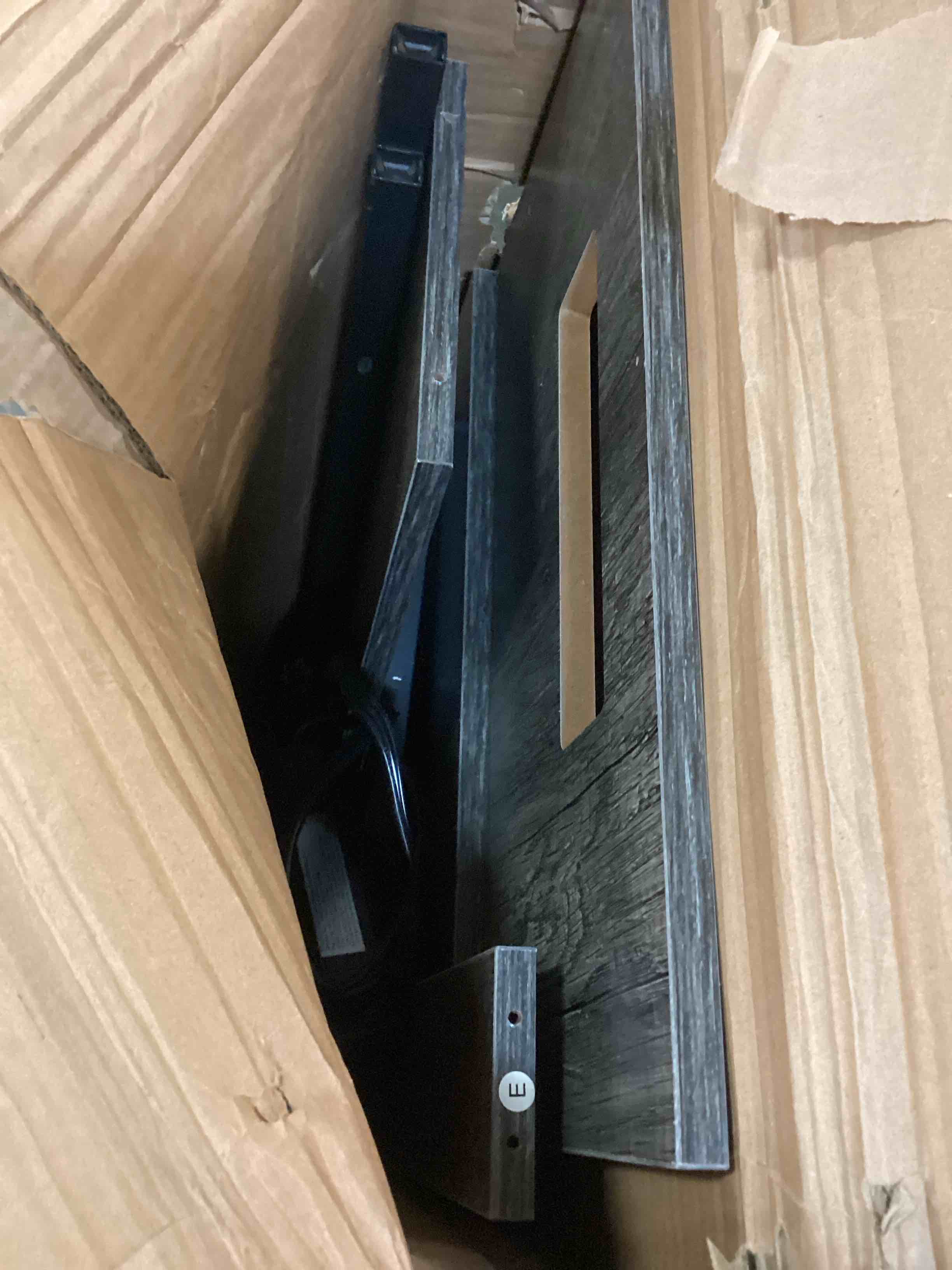 https://s3.amazonaws.com/lotting-images-prod/bidfta/BLU5989911_1709903693950.jpeg