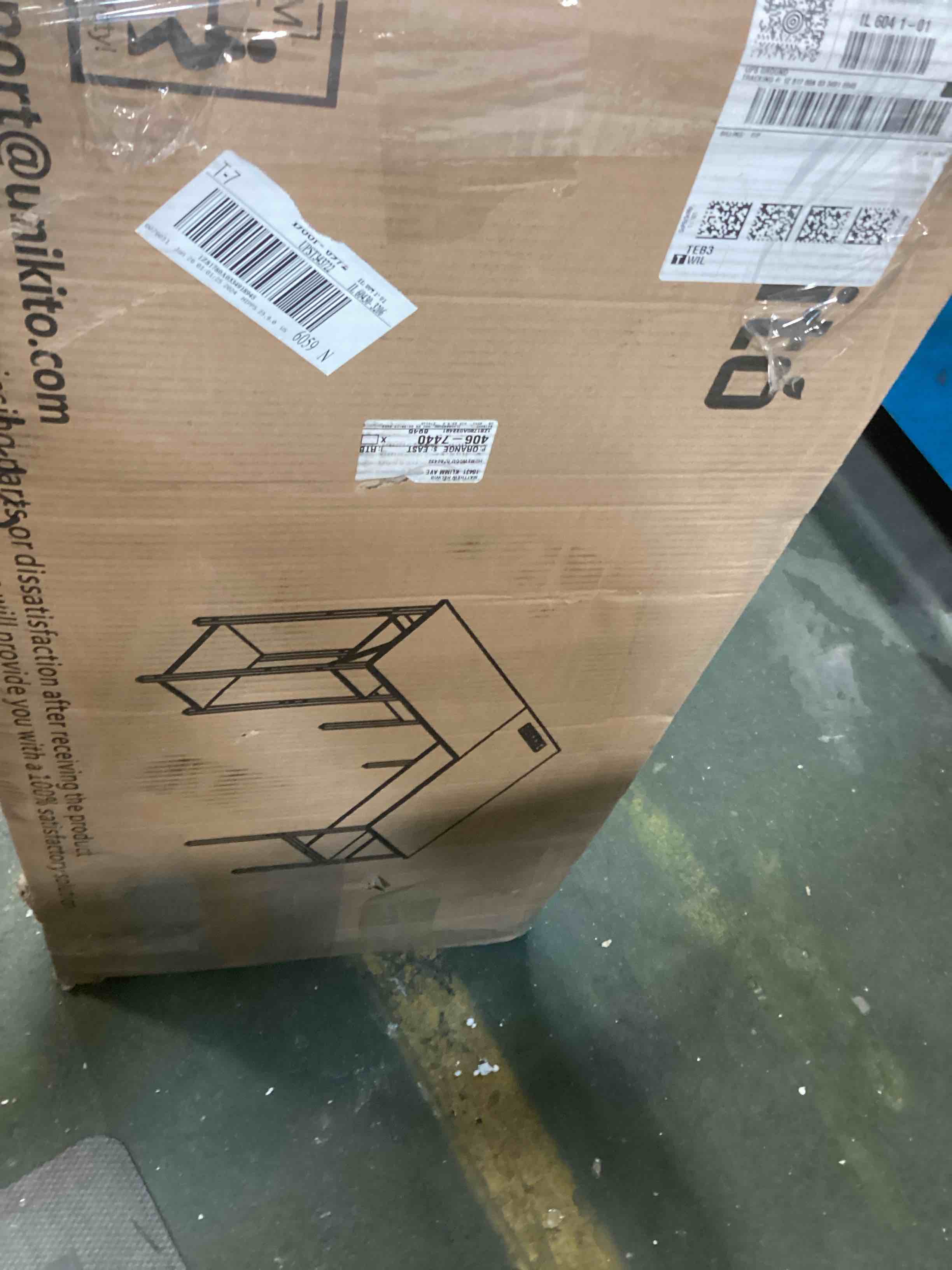https://s3.amazonaws.com/lotting-images-prod/bidfta/BLU5989911_1709903782048.jpeg