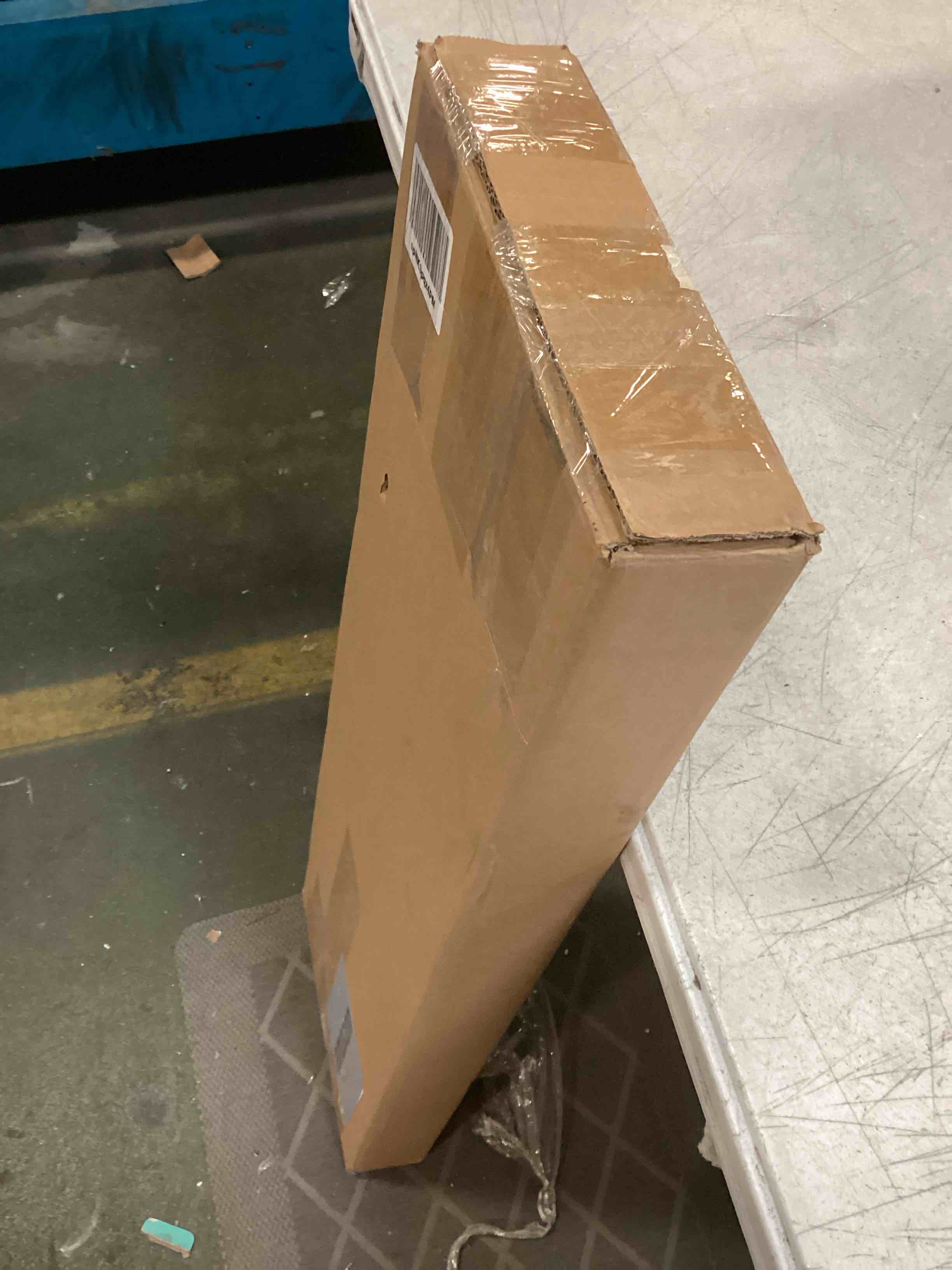 https://s3.amazonaws.com/lotting-images-prod/bidfta/BLU5989920_1709905448920.jpeg