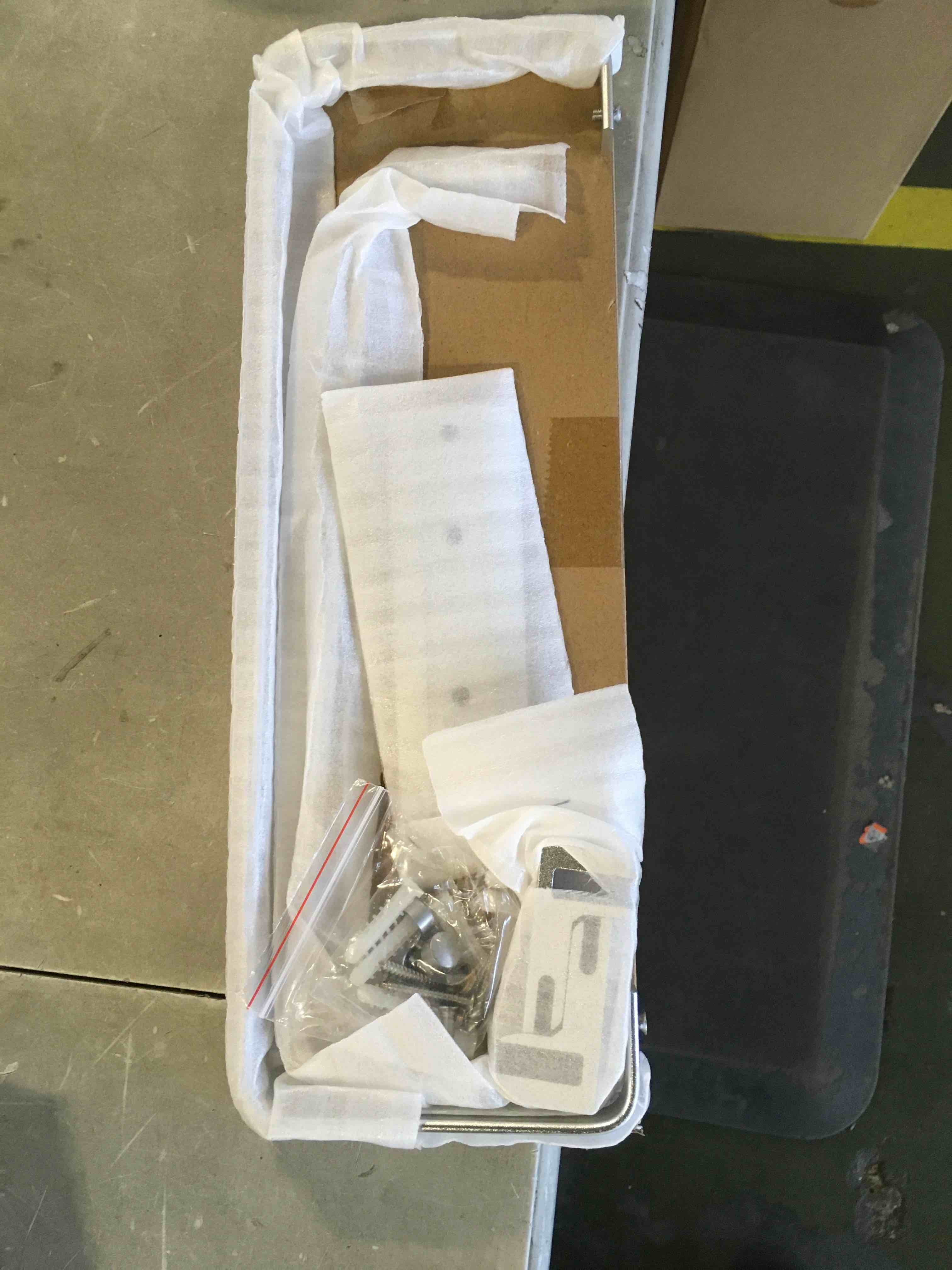 https://s3.amazonaws.com/lotting-images-prod/bidfta/BLU5989988_1708533680237.jpeg