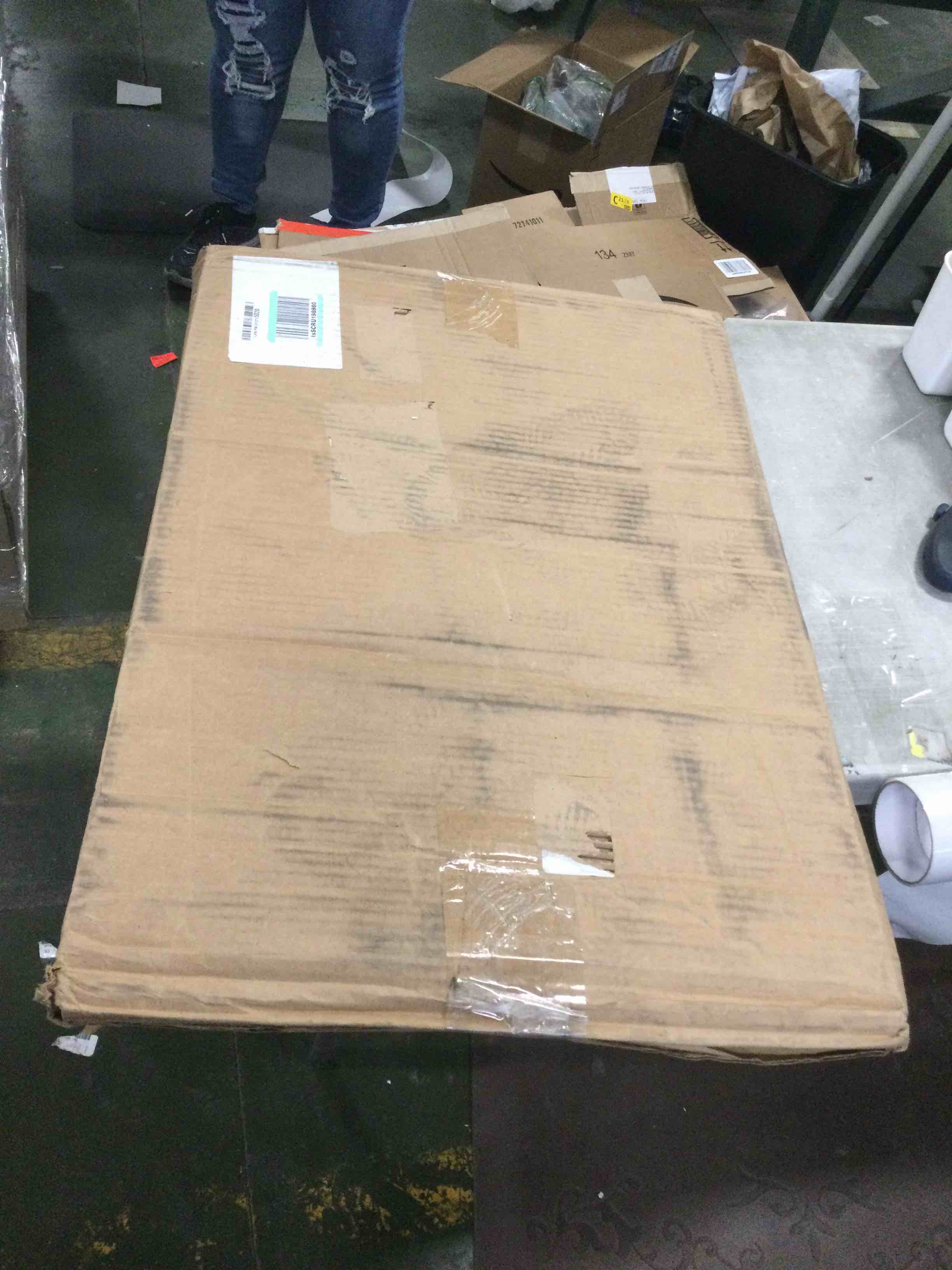 https://s3.amazonaws.com/lotting-images-prod/bidfta/BLU5990888_1711109060543.jpeg