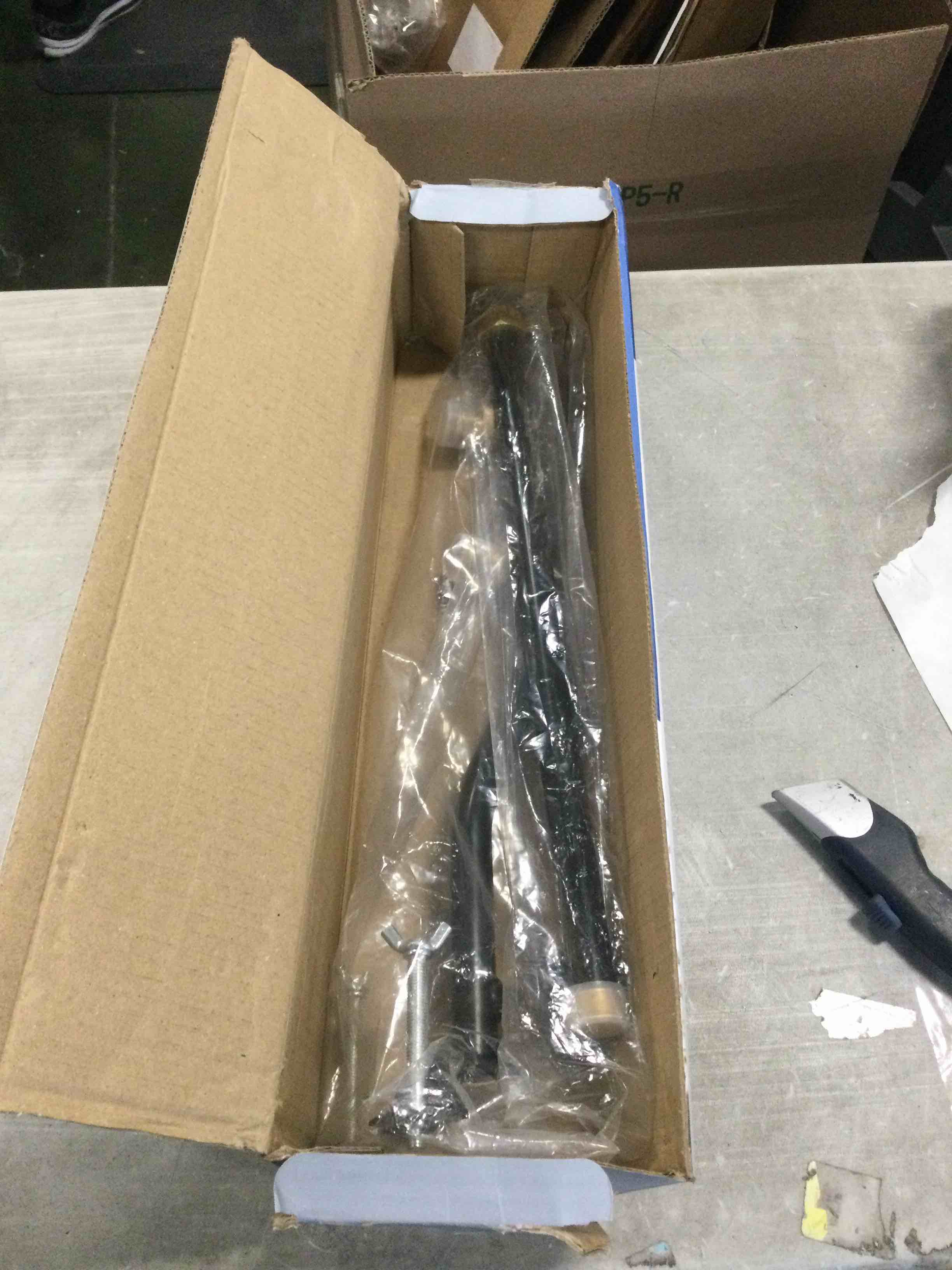 https://s3.amazonaws.com/lotting-images-prod/bidfta/BLU5990898_1711110839946.jpeg