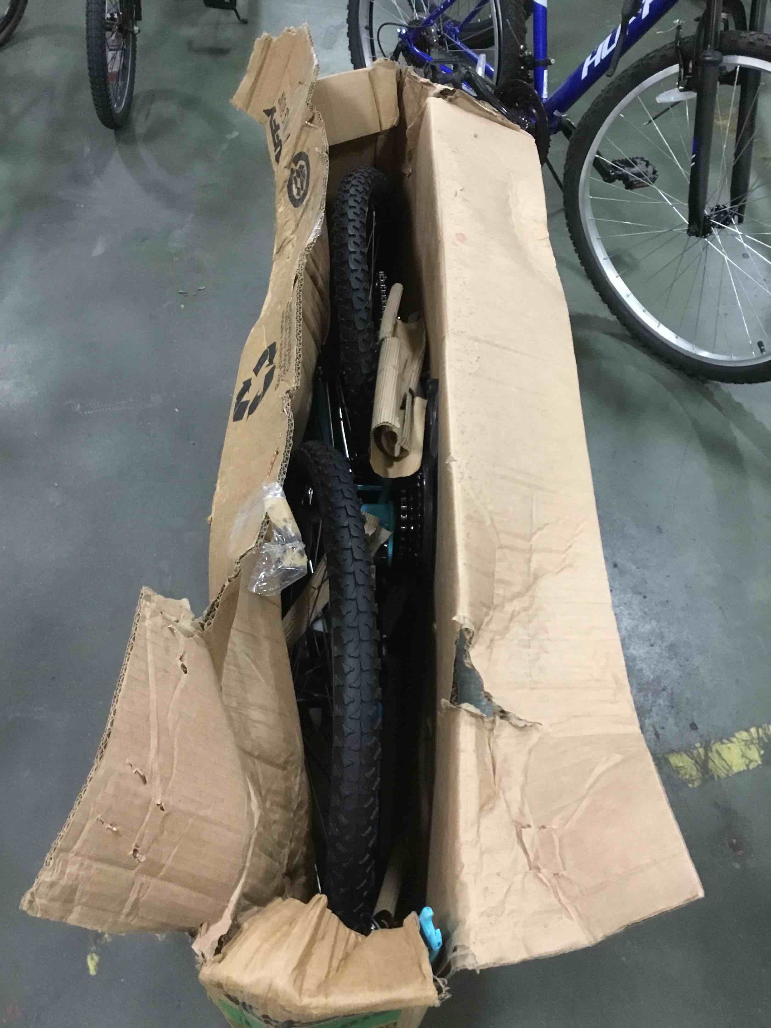 https://s3.amazonaws.com/lotting-images-prod/bidfta/BLU5990919_1711279507738.jpeg