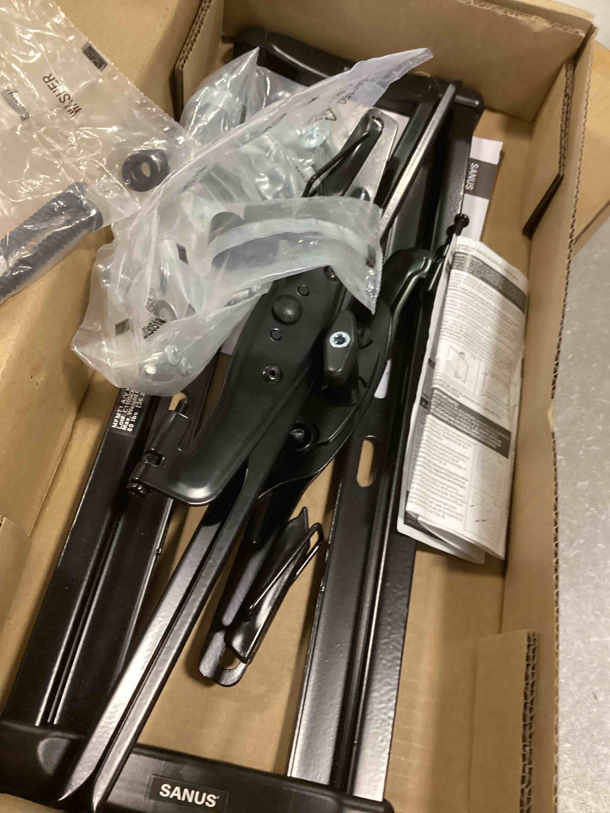 https://s3.amazonaws.com/lotting-images-prod/bidfta/BLU5991803_1708540285995.jpeg