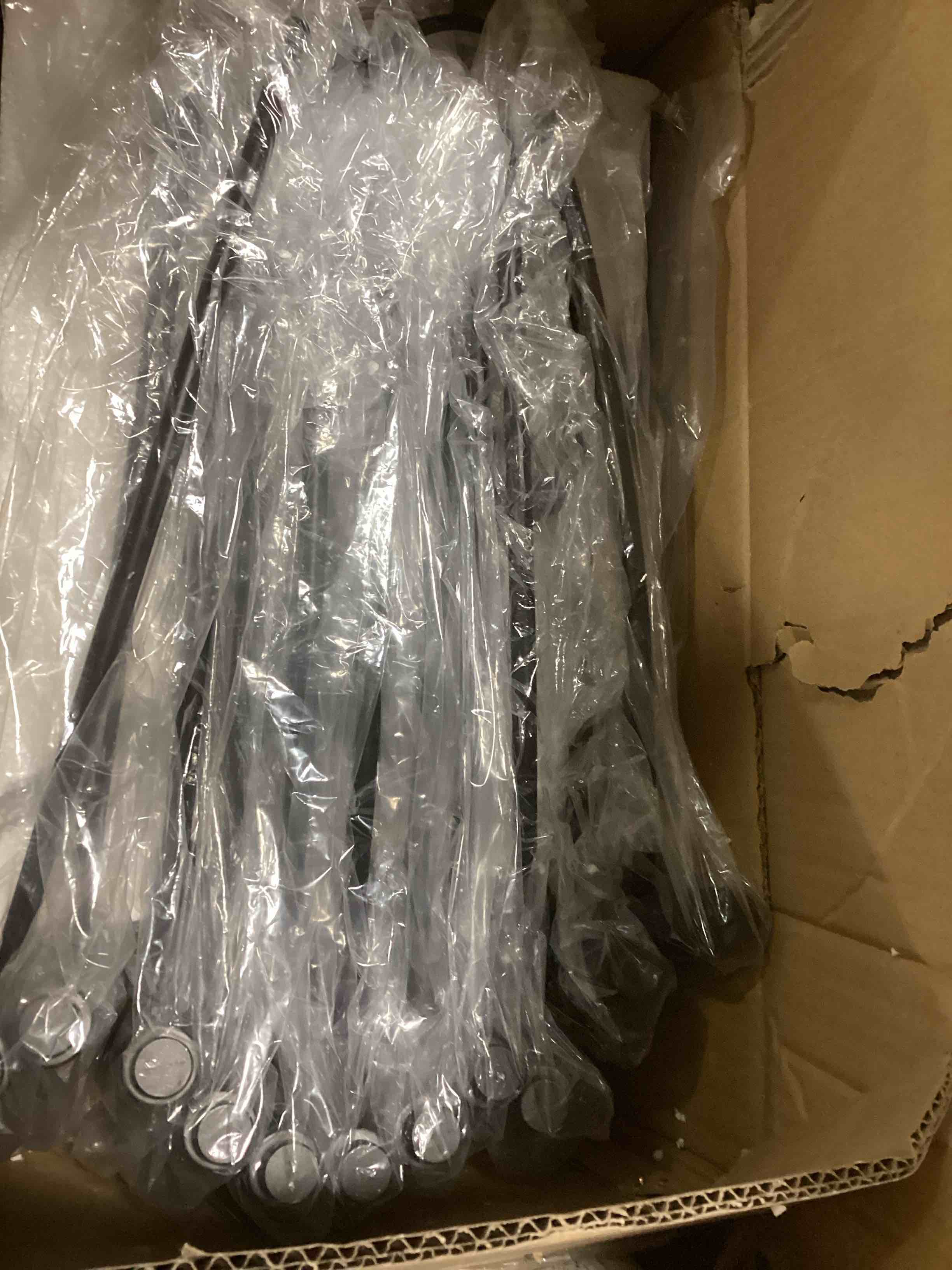 https://s3.amazonaws.com/lotting-images-prod/bidfta/BLU5992641_1708956104037.jpeg