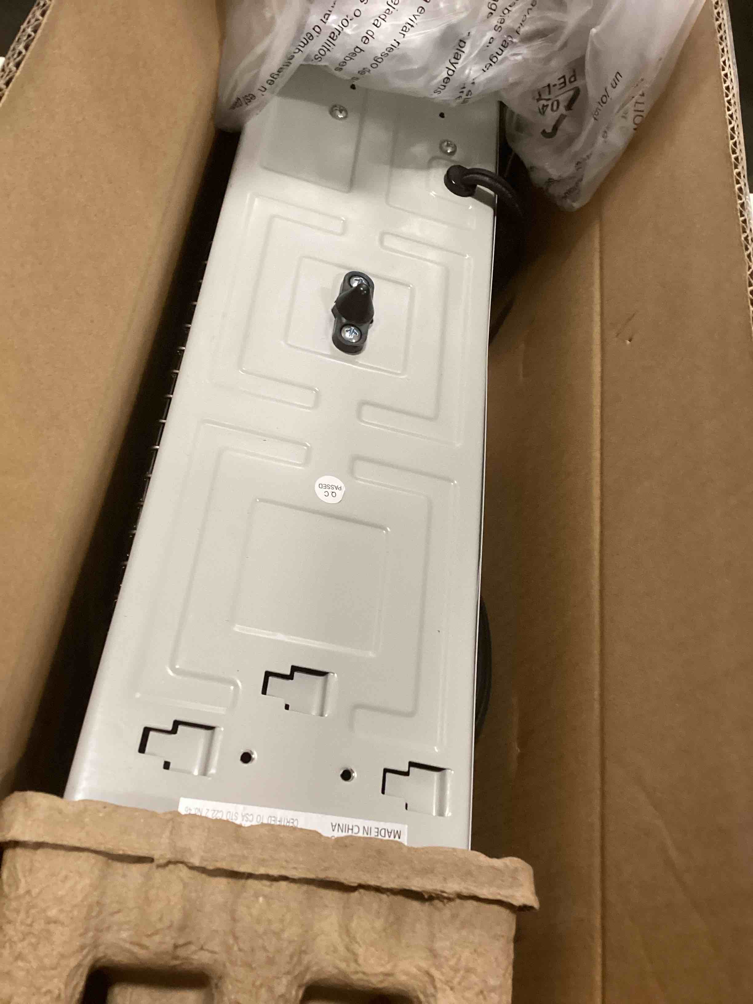 https://s3.amazonaws.com/lotting-images-prod/bidfta/BLU5992783_1708976011516.jpeg