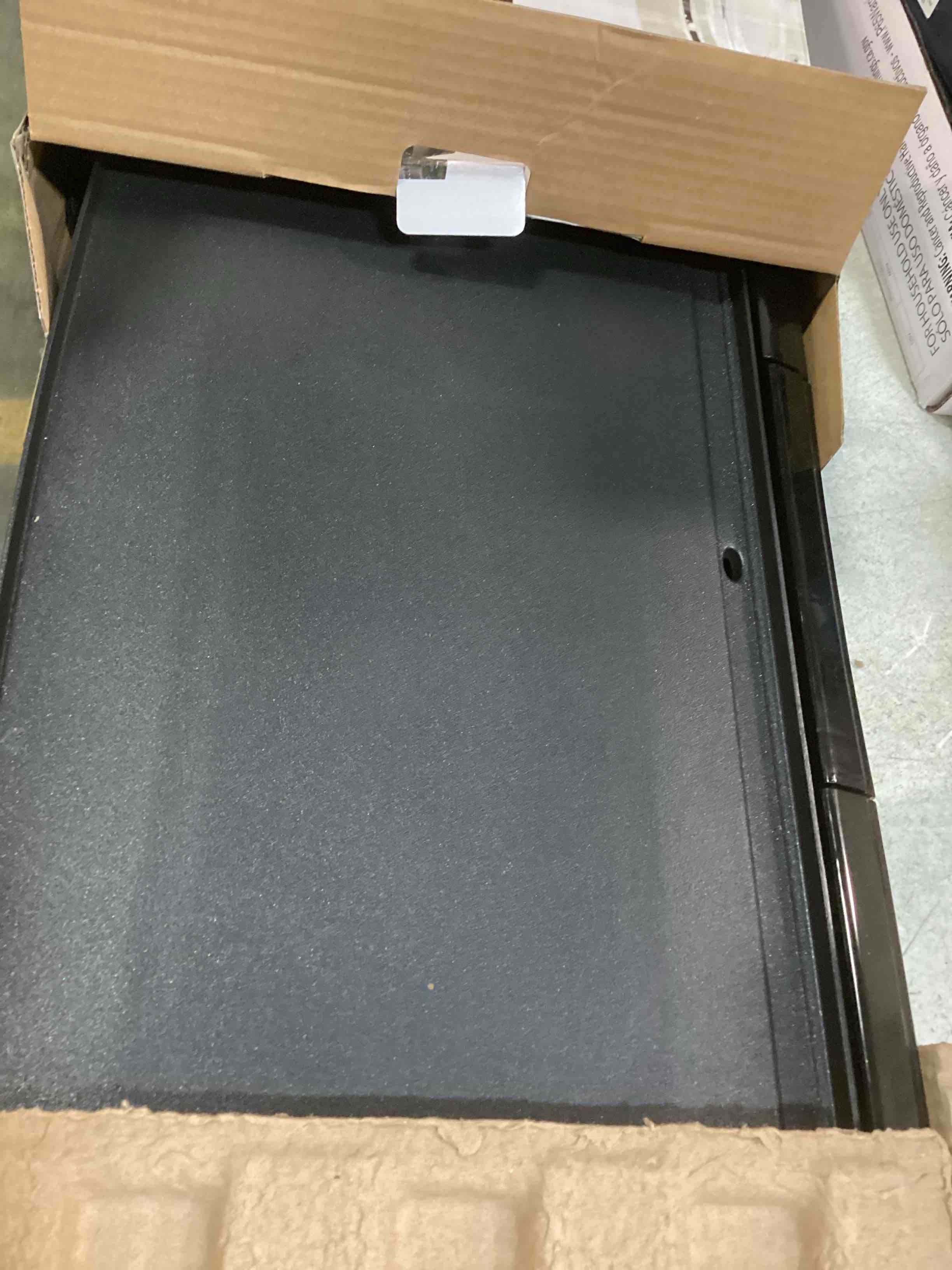 https://s3.amazonaws.com/lotting-images-prod/bidfta/BLU5992848_1709037619531.jpeg