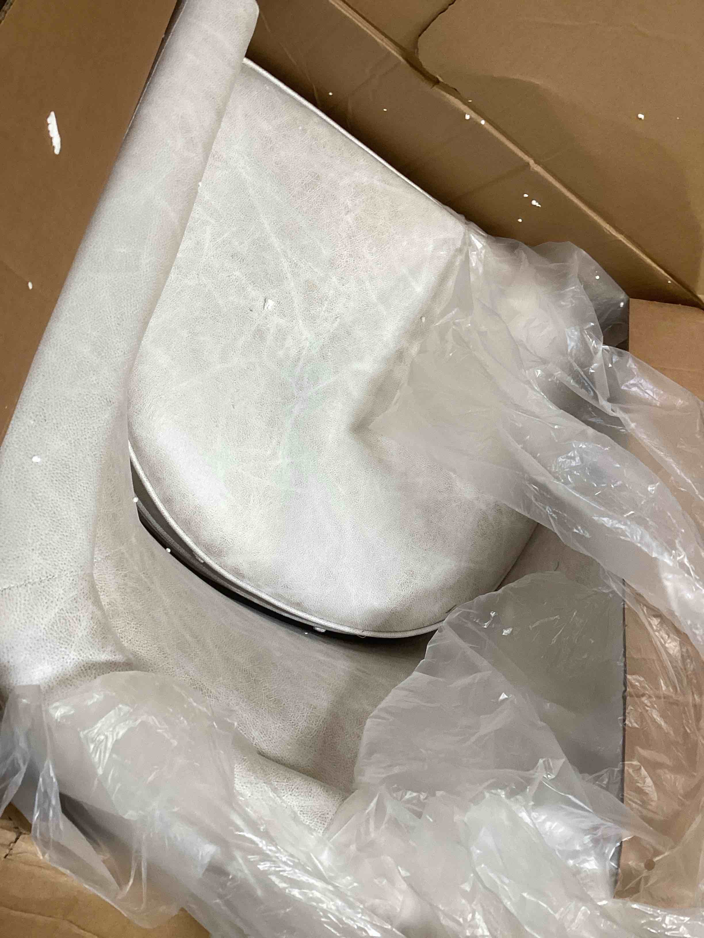 https://s3.amazonaws.com/lotting-images-prod/bidfta/BLU5993112_1708710257813.jpeg