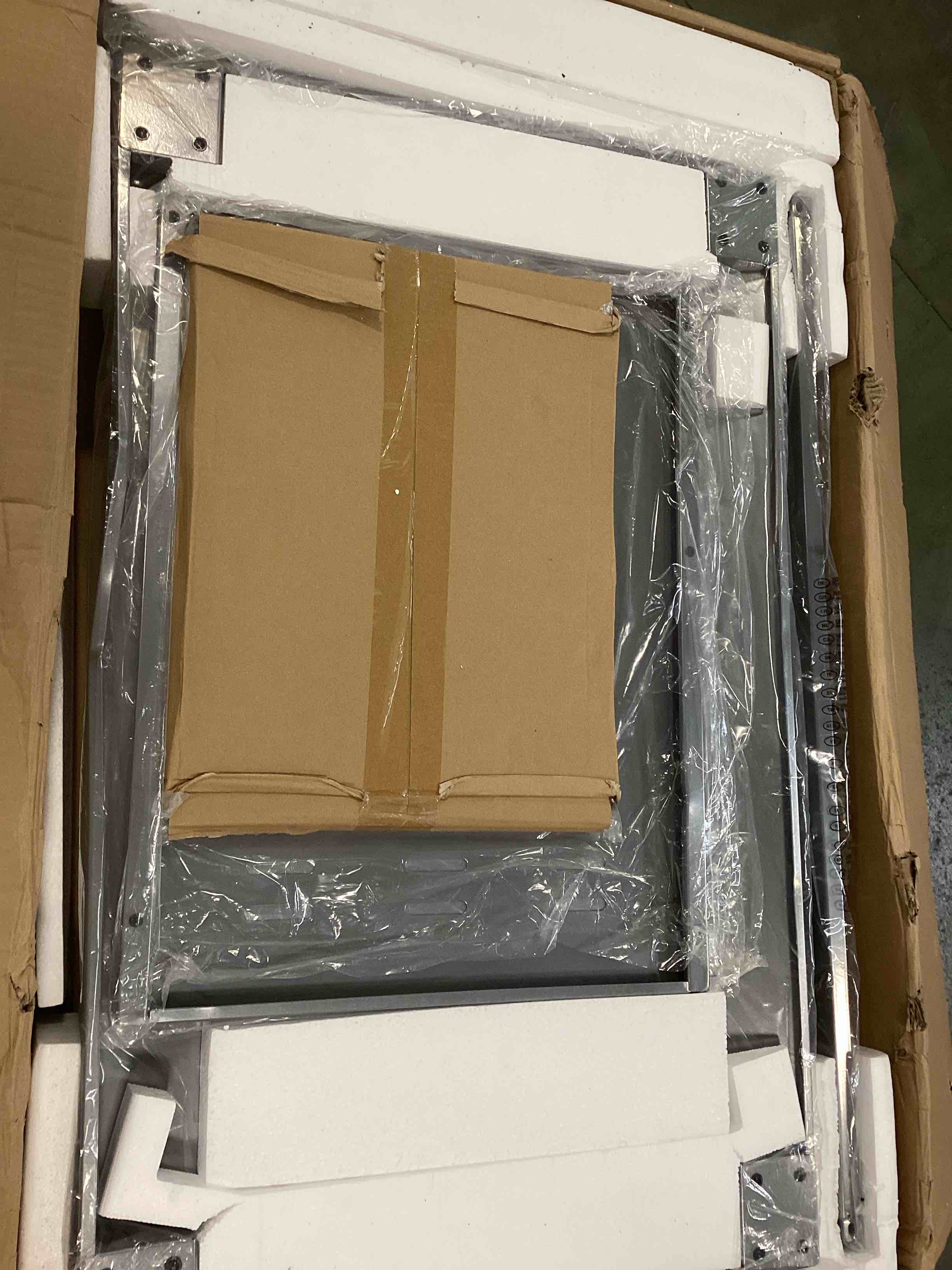 https://s3.amazonaws.com/lotting-images-prod/bidfta/BLU5993472_1708977483482.jpeg
