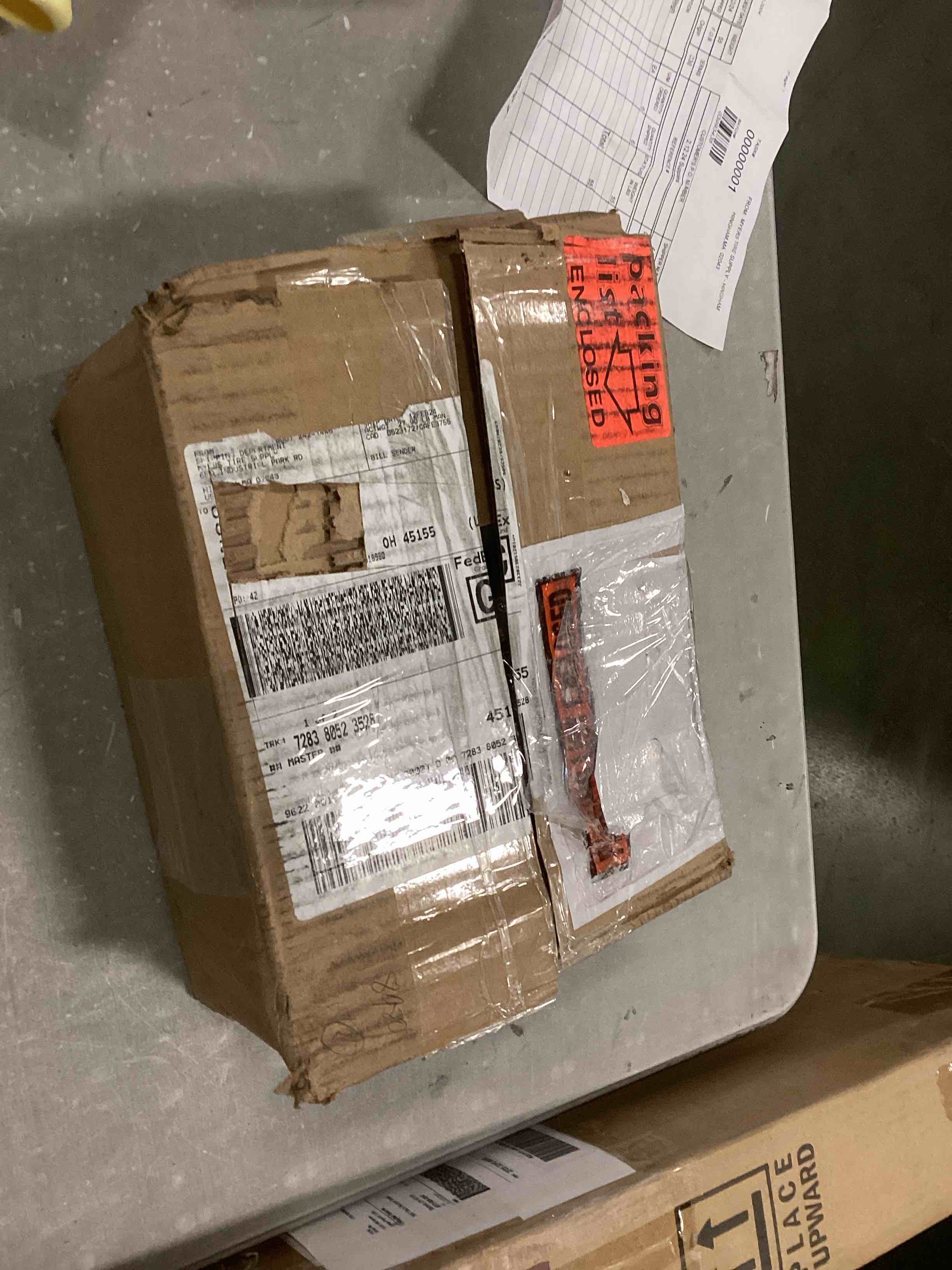 https://s3.amazonaws.com/lotting-images-prod/bidfta/BLU5993490_1708981519740.jpeg