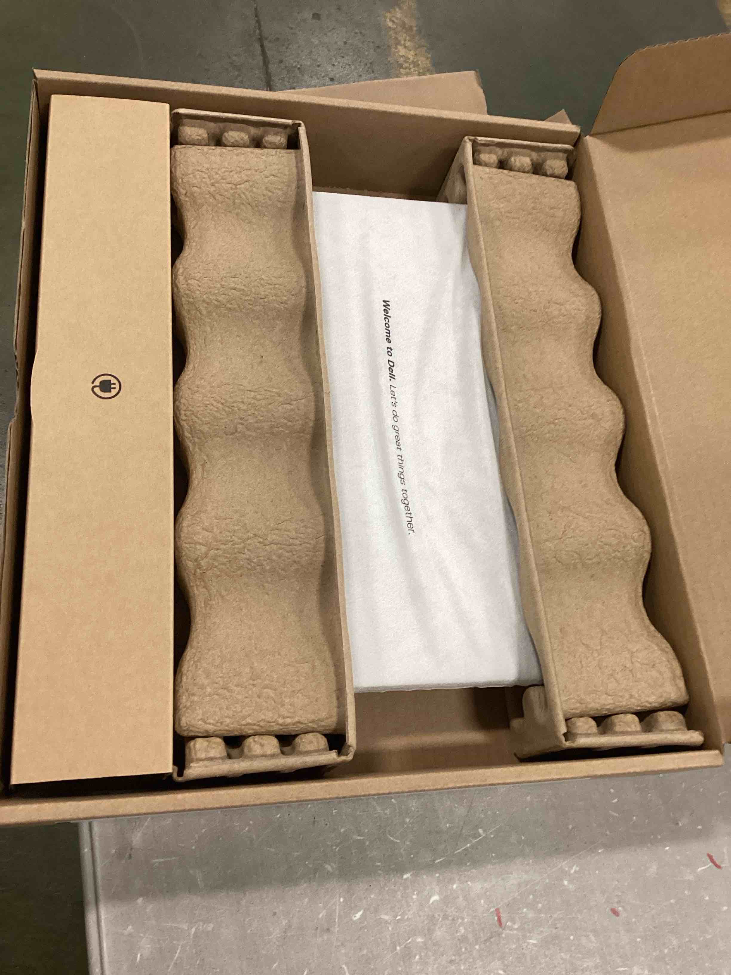 https://s3.amazonaws.com/lotting-images-prod/bidfta/BLU5993503_1709037200166.jpeg