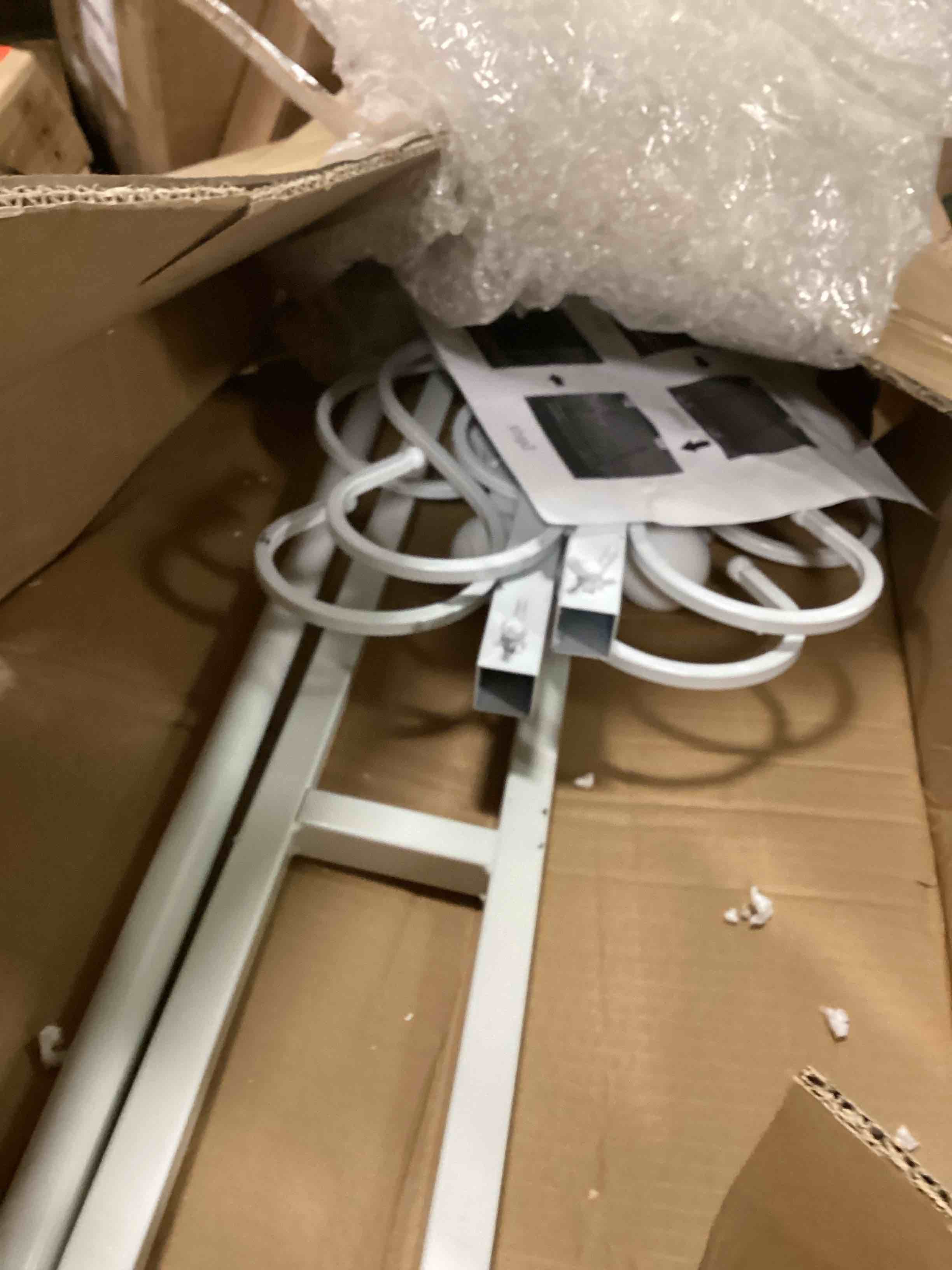 https://s3.amazonaws.com/lotting-images-prod/bidfta/BLU5993641_1709064893019.jpeg
