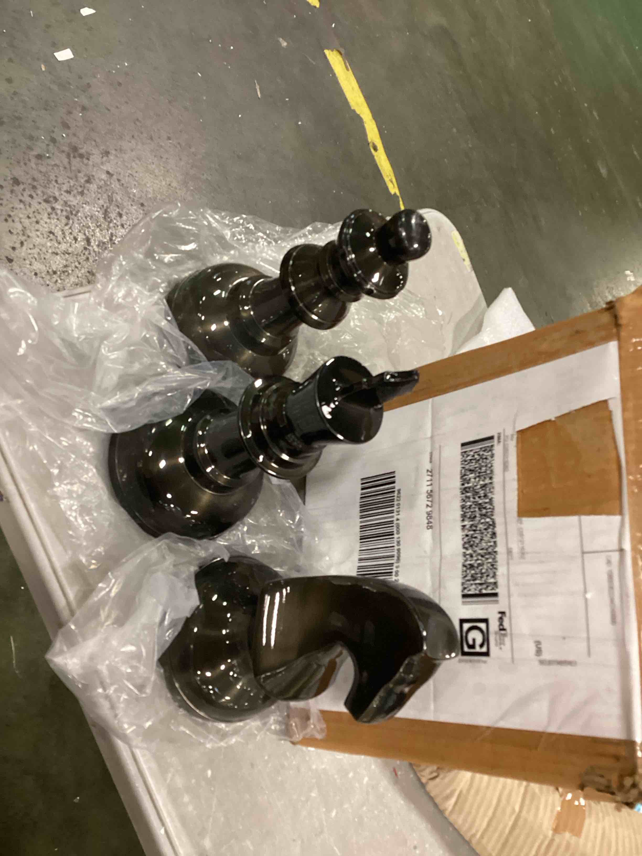 https://s3.amazonaws.com/lotting-images-prod/bidfta/BLU5993687_1709126264389.jpeg