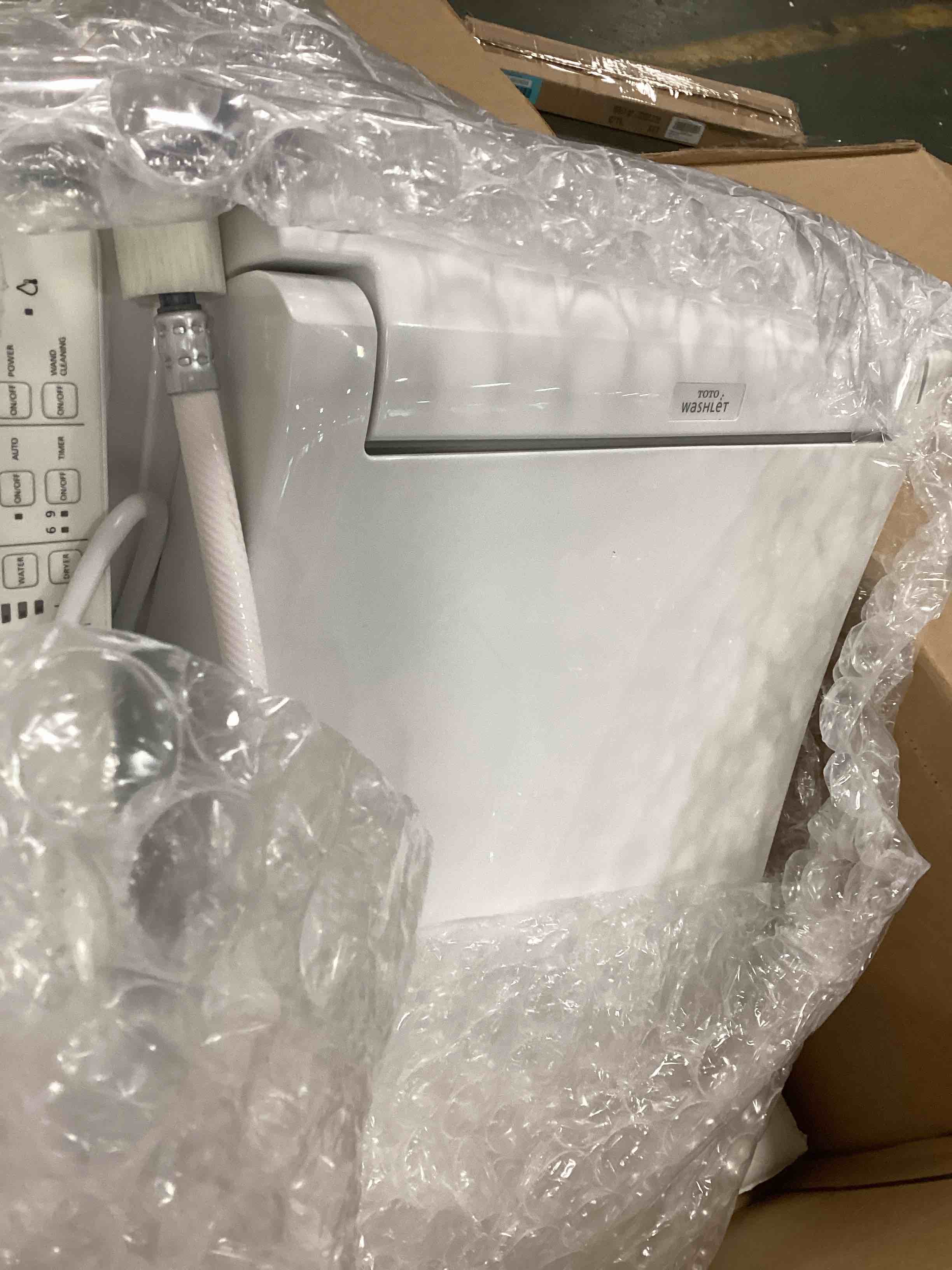 https://s3.amazonaws.com/lotting-images-prod/bidfta/BLU5993745_1709136939611.jpeg