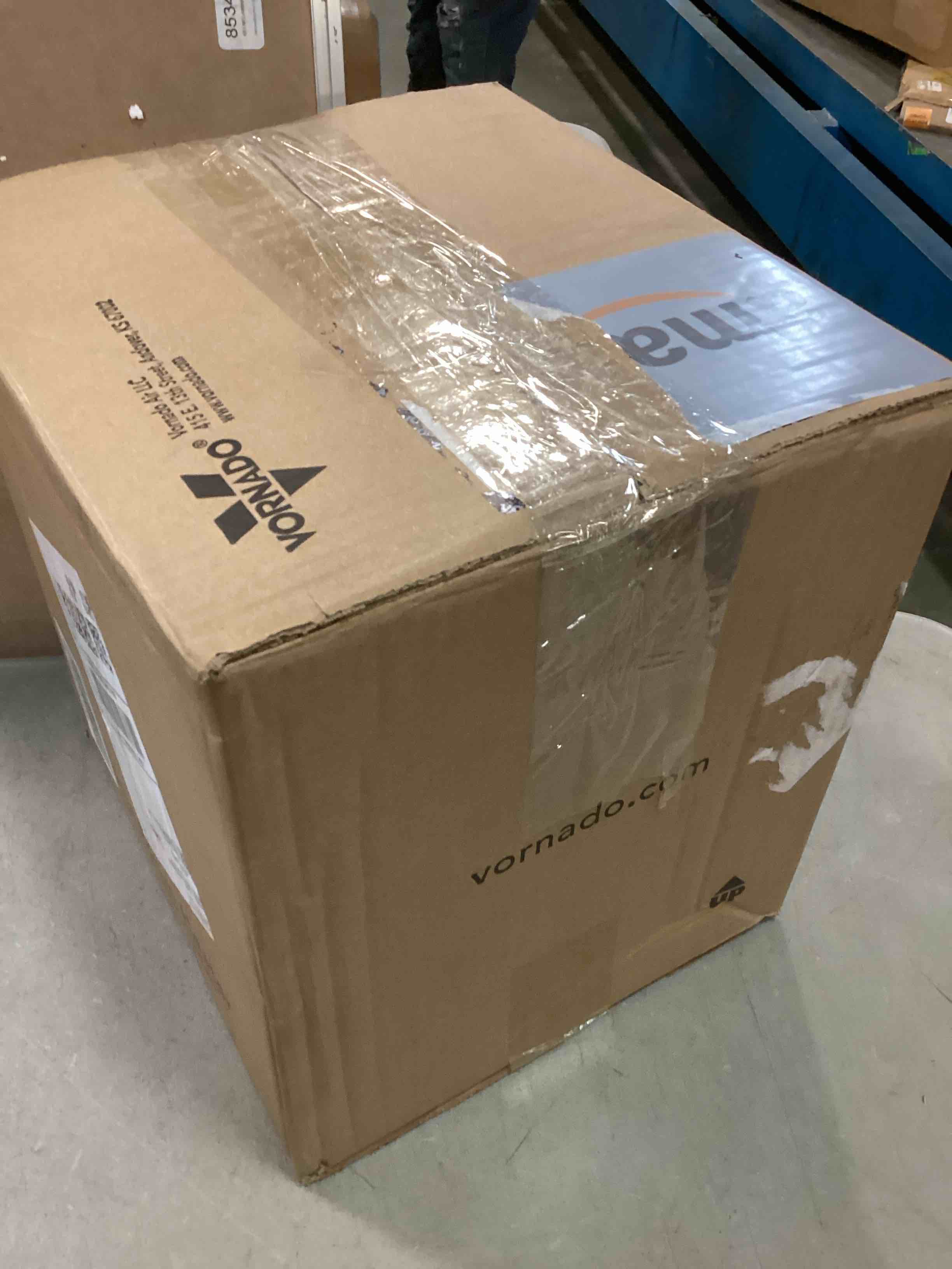https://s3.amazonaws.com/lotting-images-prod/bidfta/BLU5994853_1708626516255.jpeg