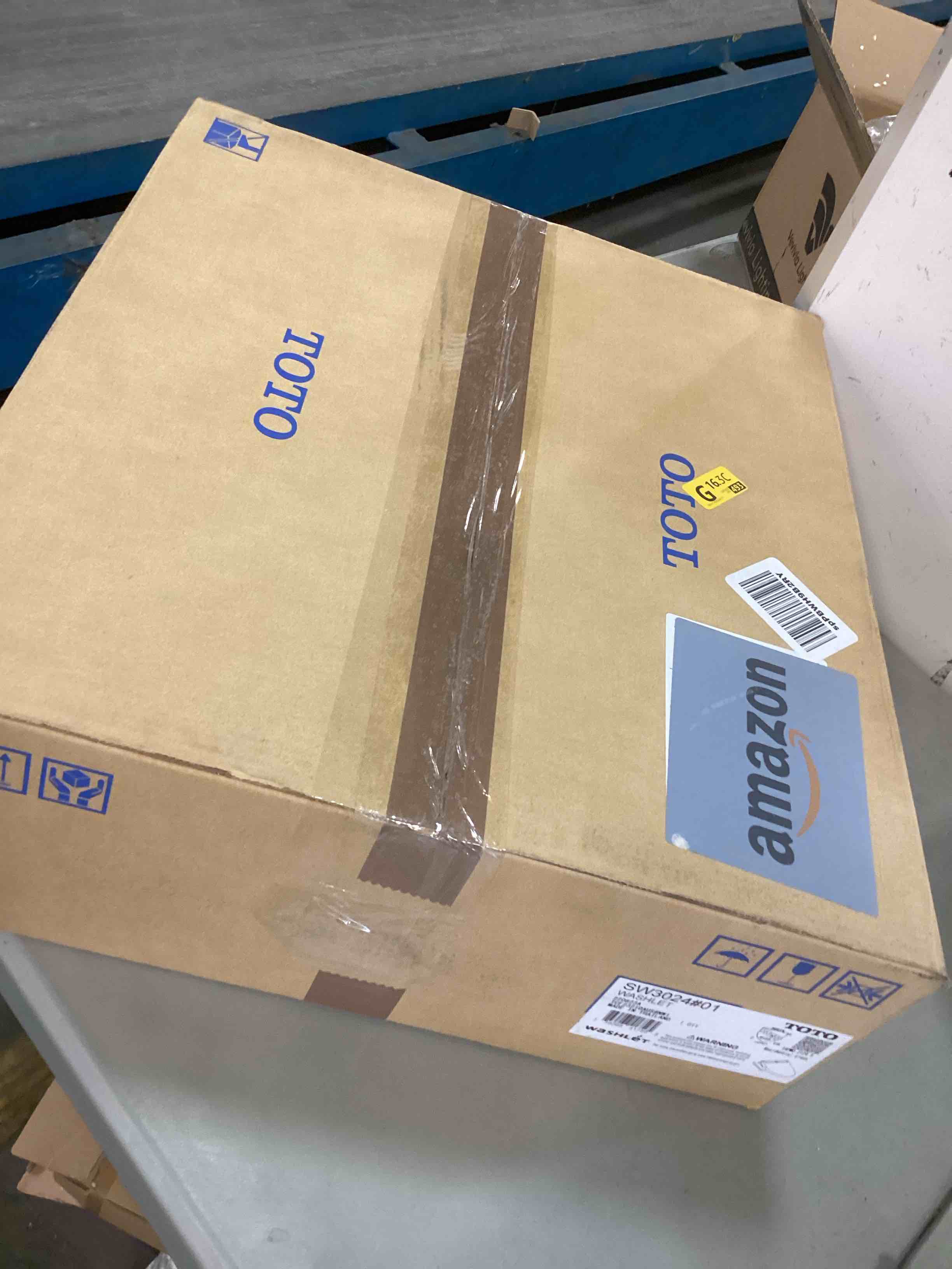 https://s3.amazonaws.com/lotting-images-prod/bidfta/BLU5994987_1708697813452.jpeg
