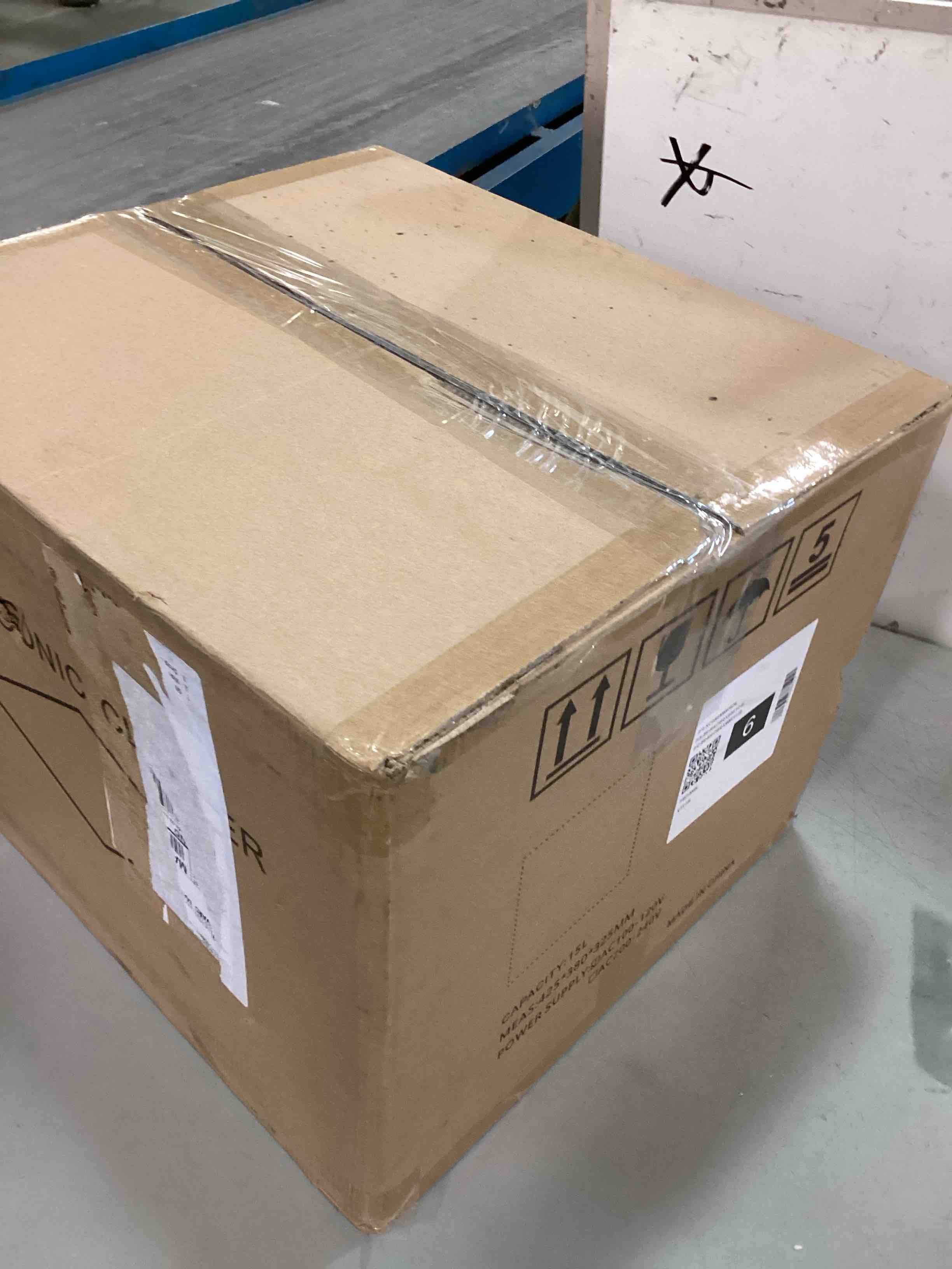 https://s3.amazonaws.com/lotting-images-prod/bidfta/BLU5995197_1708783137731.jpeg