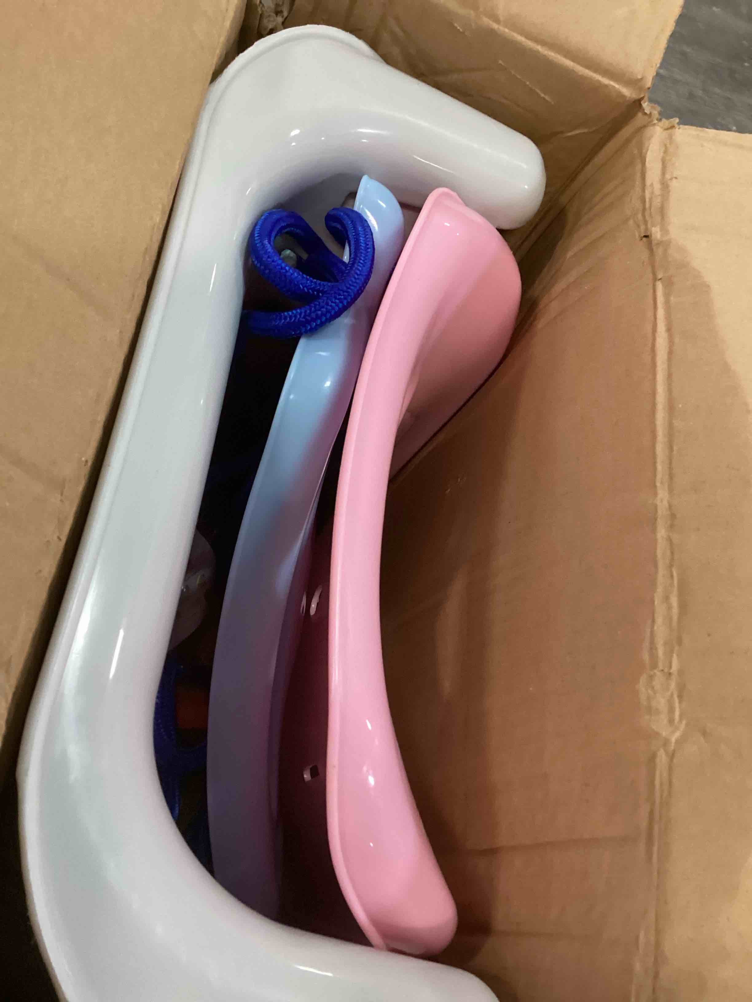 https://s3.amazonaws.com/lotting-images-prod/bidfta/BLU5995243_1708790960520.jpeg