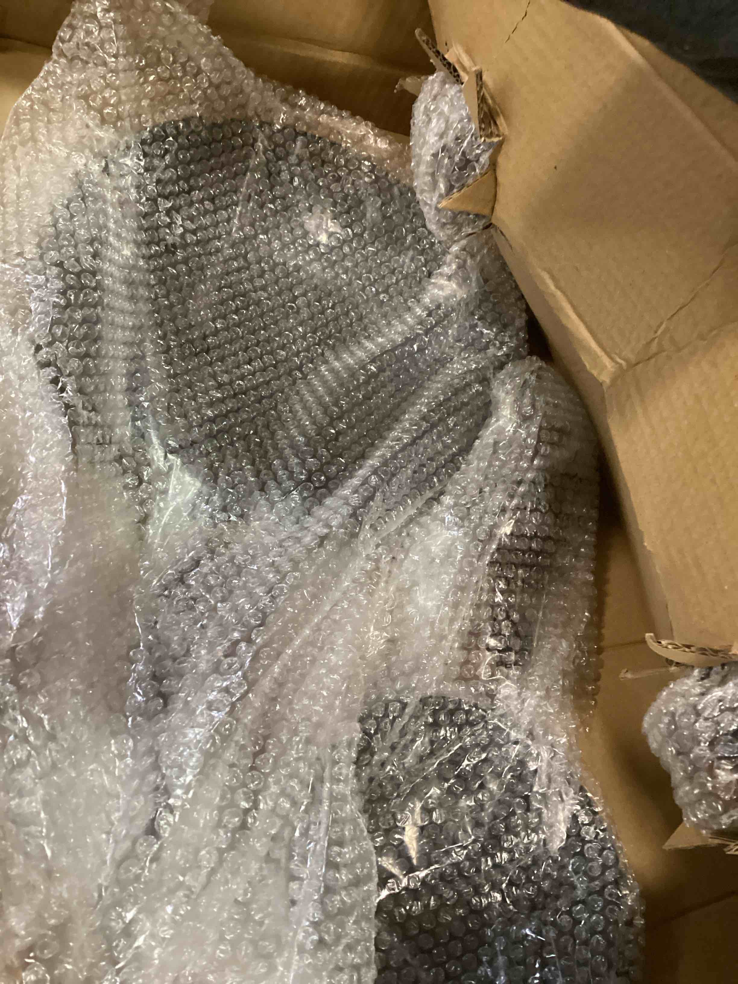 https://s3.amazonaws.com/lotting-images-prod/bidfta/BLU5995293_1708795781183.jpeg