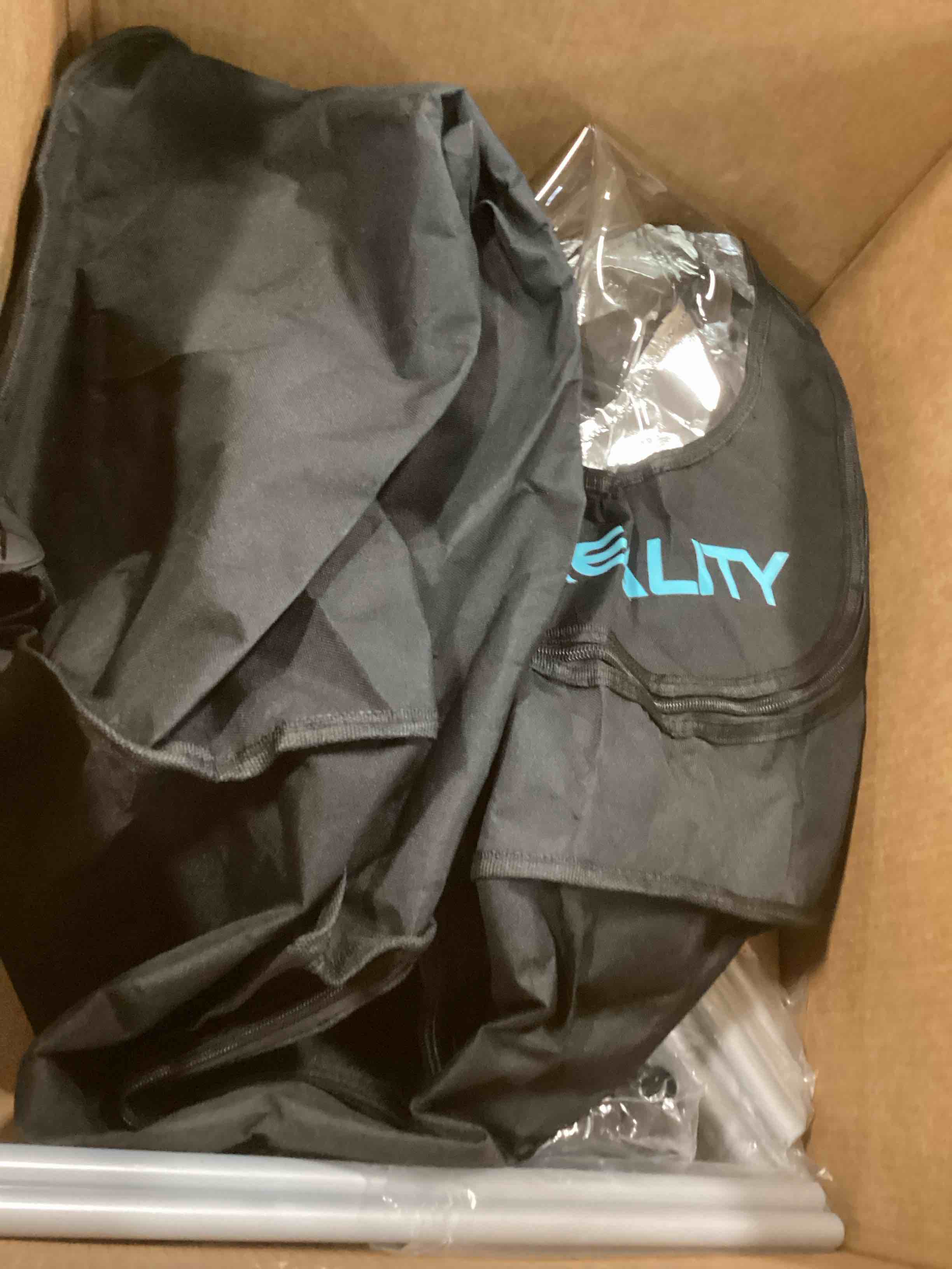 https://s3.amazonaws.com/lotting-images-prod/bidfta/BLU5995450_1708956708551.jpeg