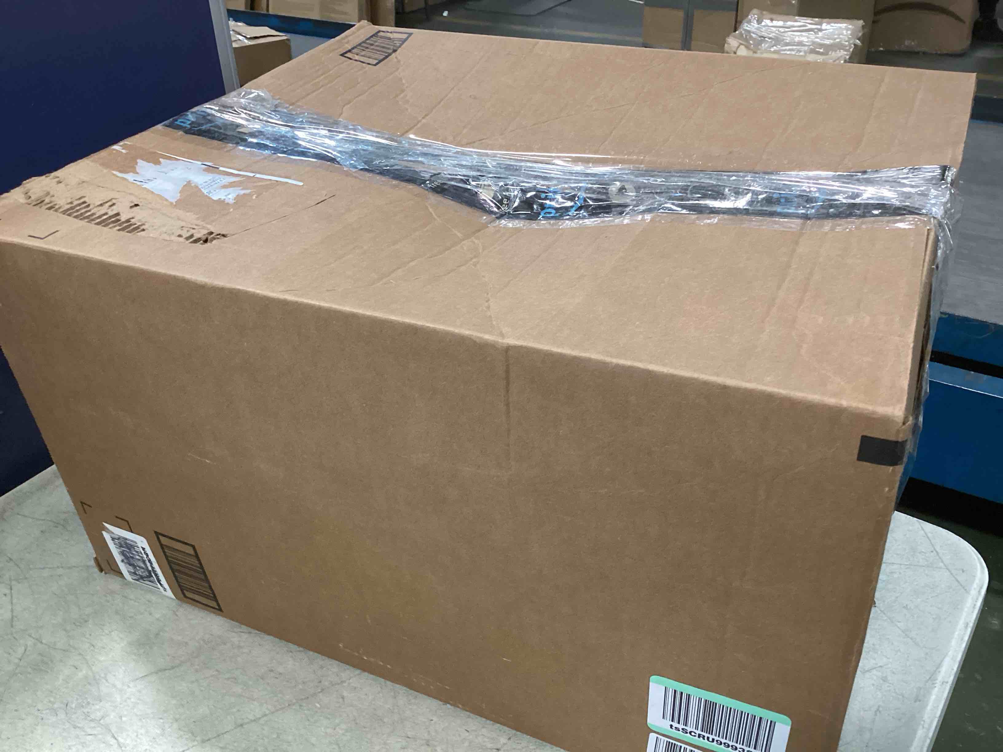 https://s3.amazonaws.com/lotting-images-prod/bidfta/BLU5995450_1708956737627.jpeg