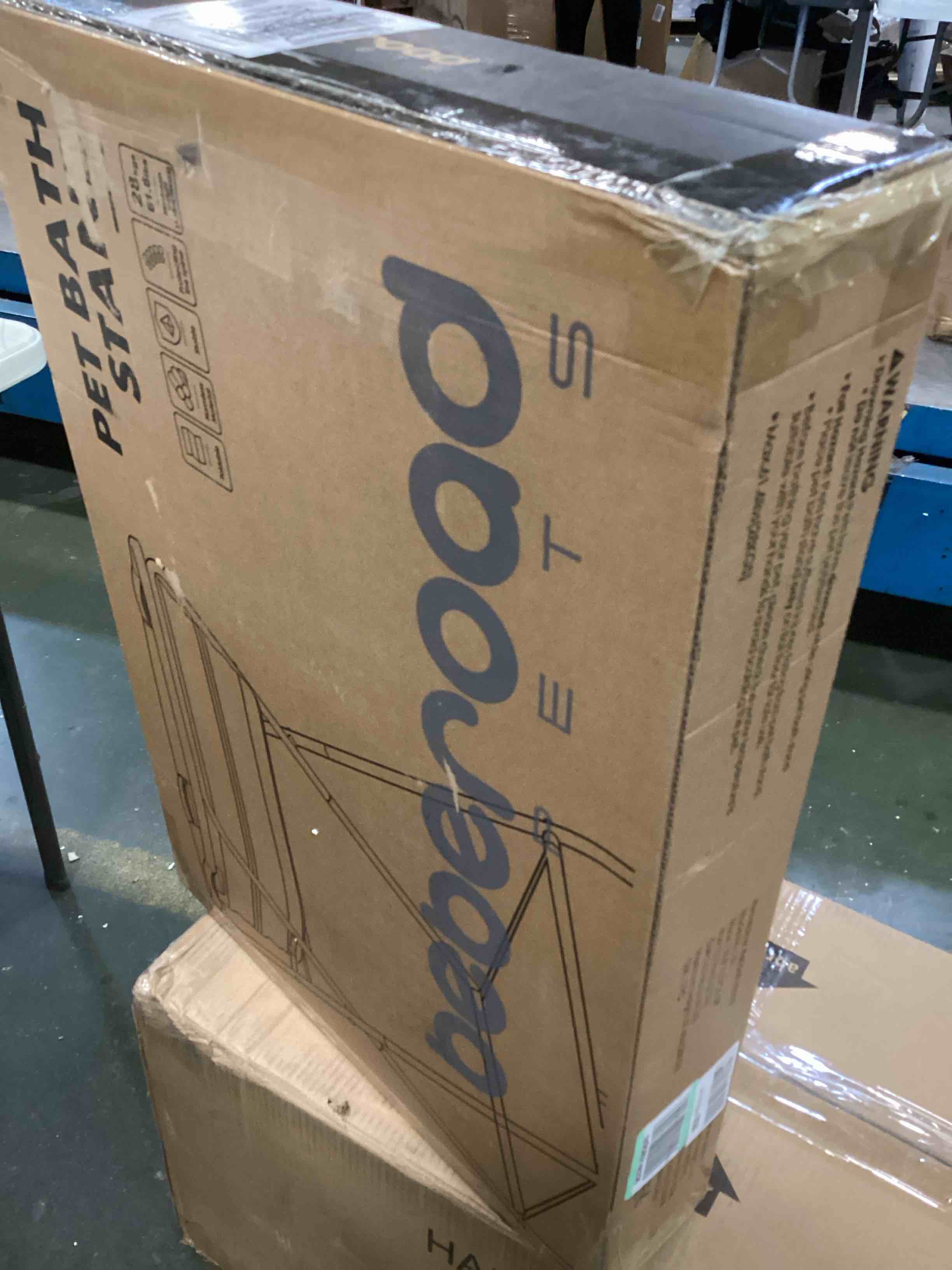 https://s3.amazonaws.com/lotting-images-prod/bidfta/BLU5995456_1708957500145.jpeg