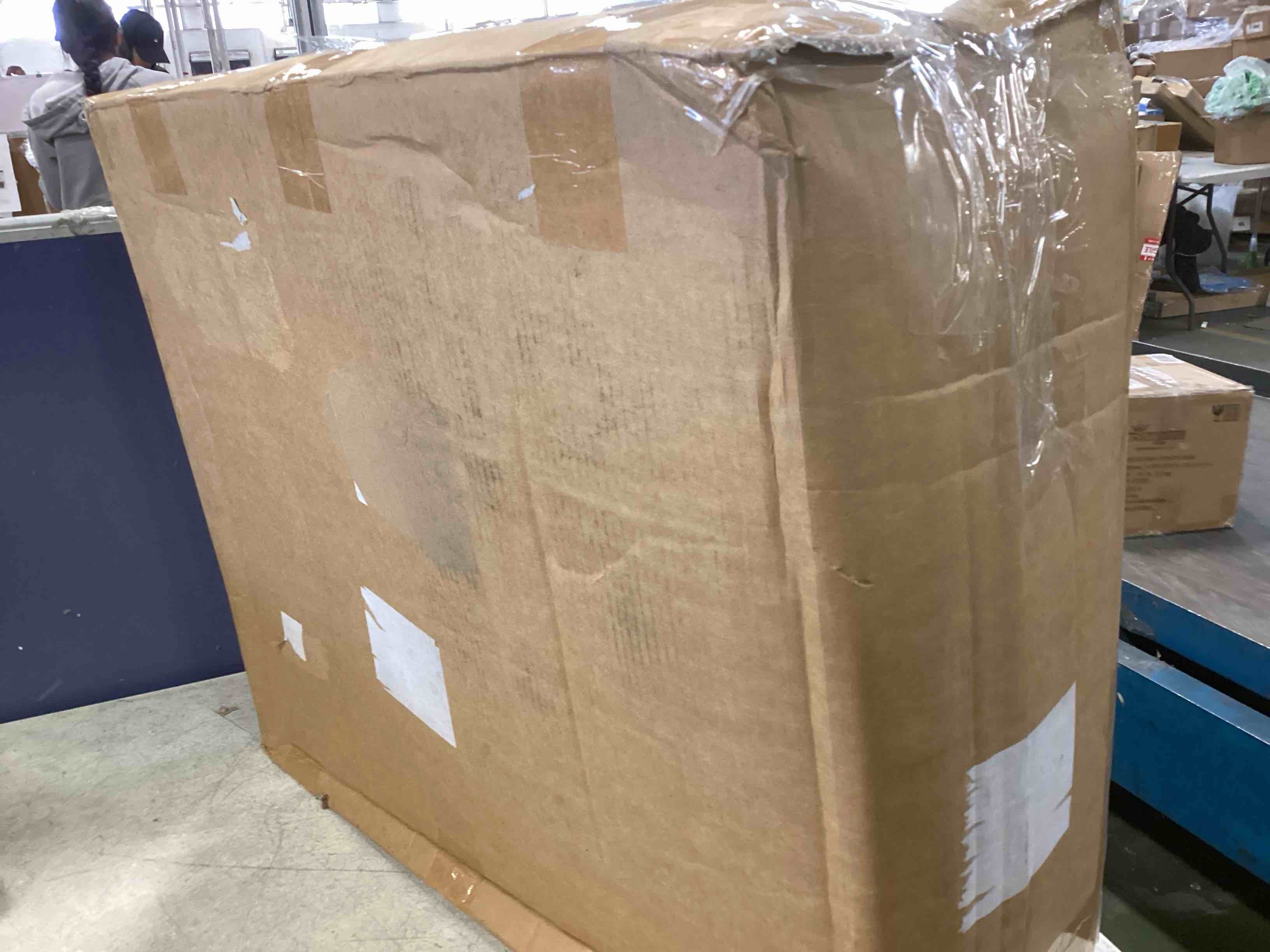https://s3.amazonaws.com/lotting-images-prod/bidfta/BLU5995473_1708959043325.jpeg