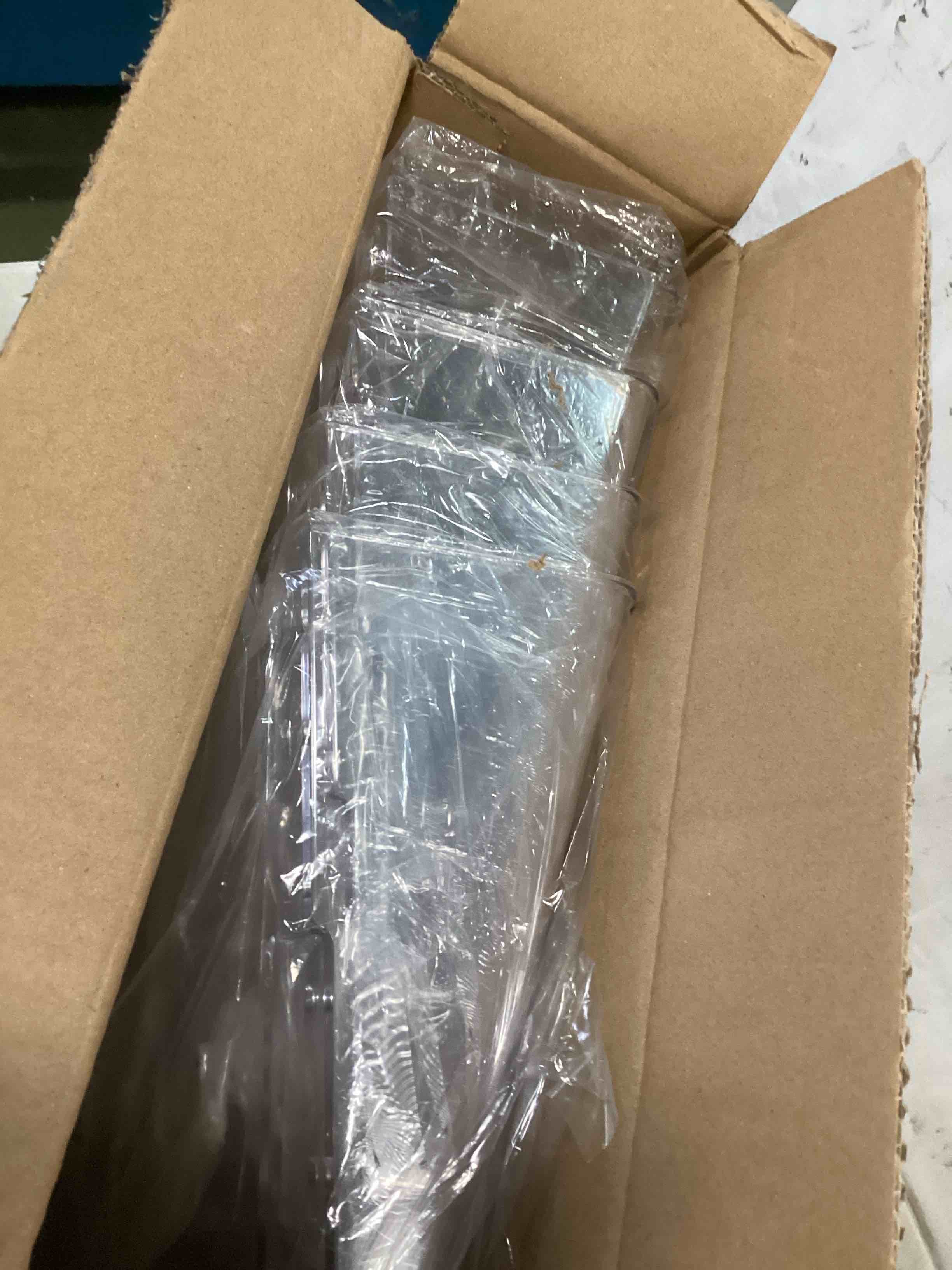 https://s3.amazonaws.com/lotting-images-prod/bidfta/BLU5995650_1709043727488.jpeg
