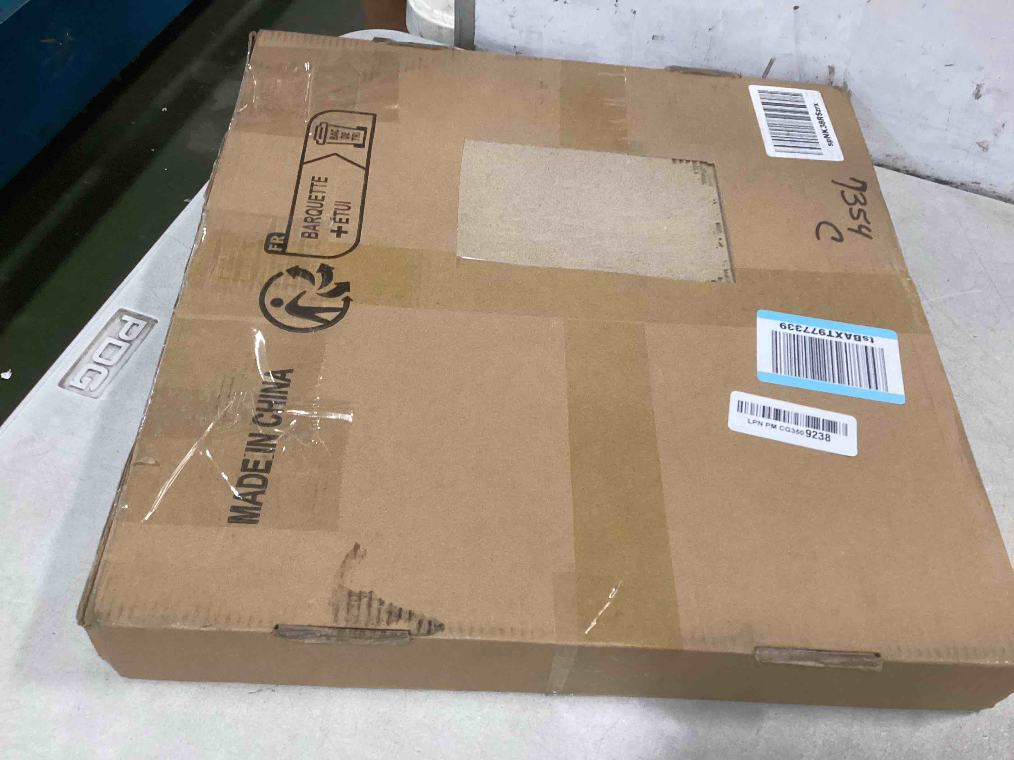 https://s3.amazonaws.com/lotting-images-prod/bidfta/BLU5995688_1709049287000.jpeg