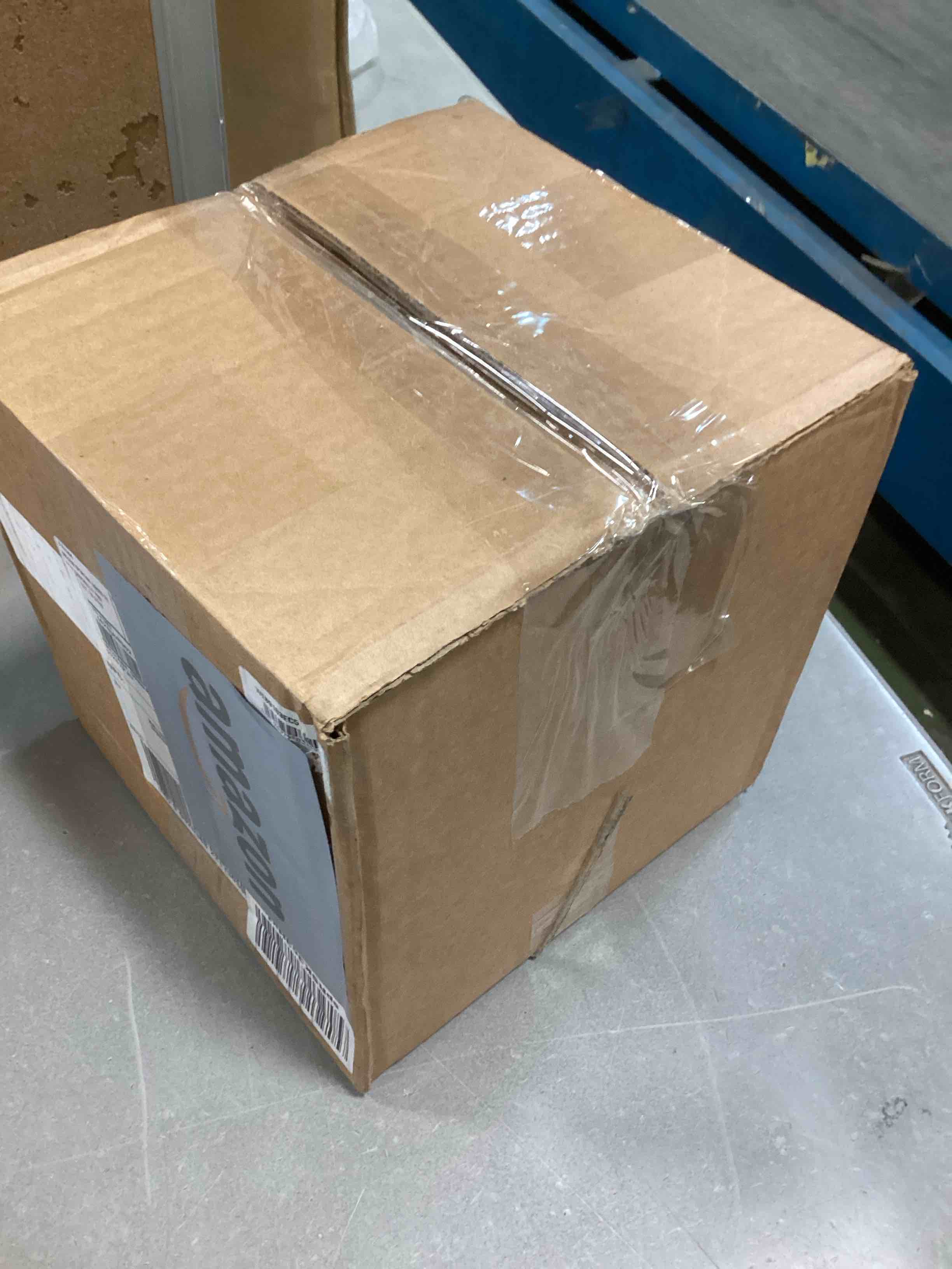 https://s3.amazonaws.com/lotting-images-prod/bidfta/BLU5995924_1709139213317.jpeg