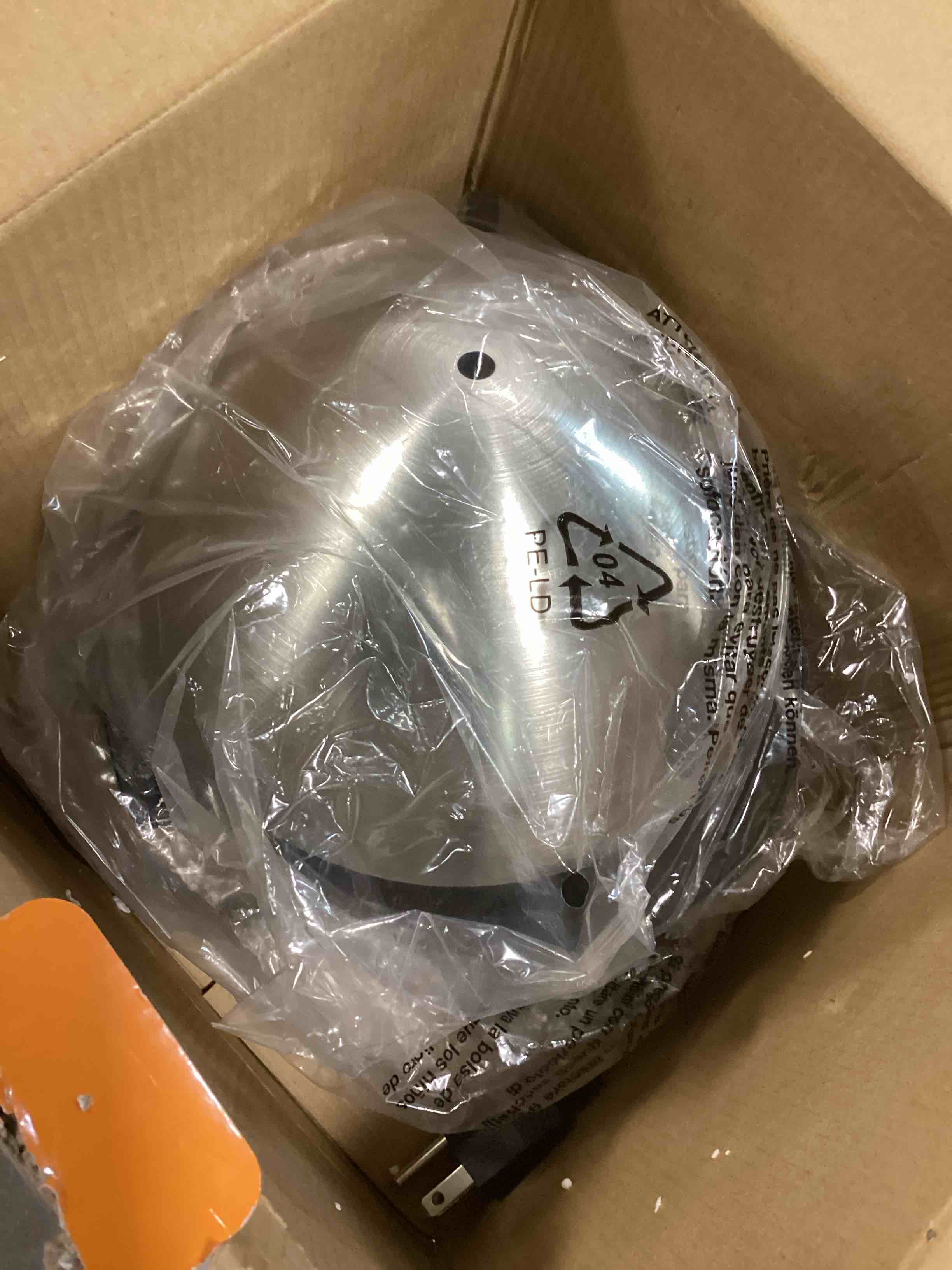 https://s3.amazonaws.com/lotting-images-prod/bidfta/BLU5995925_1709139291921.jpeg